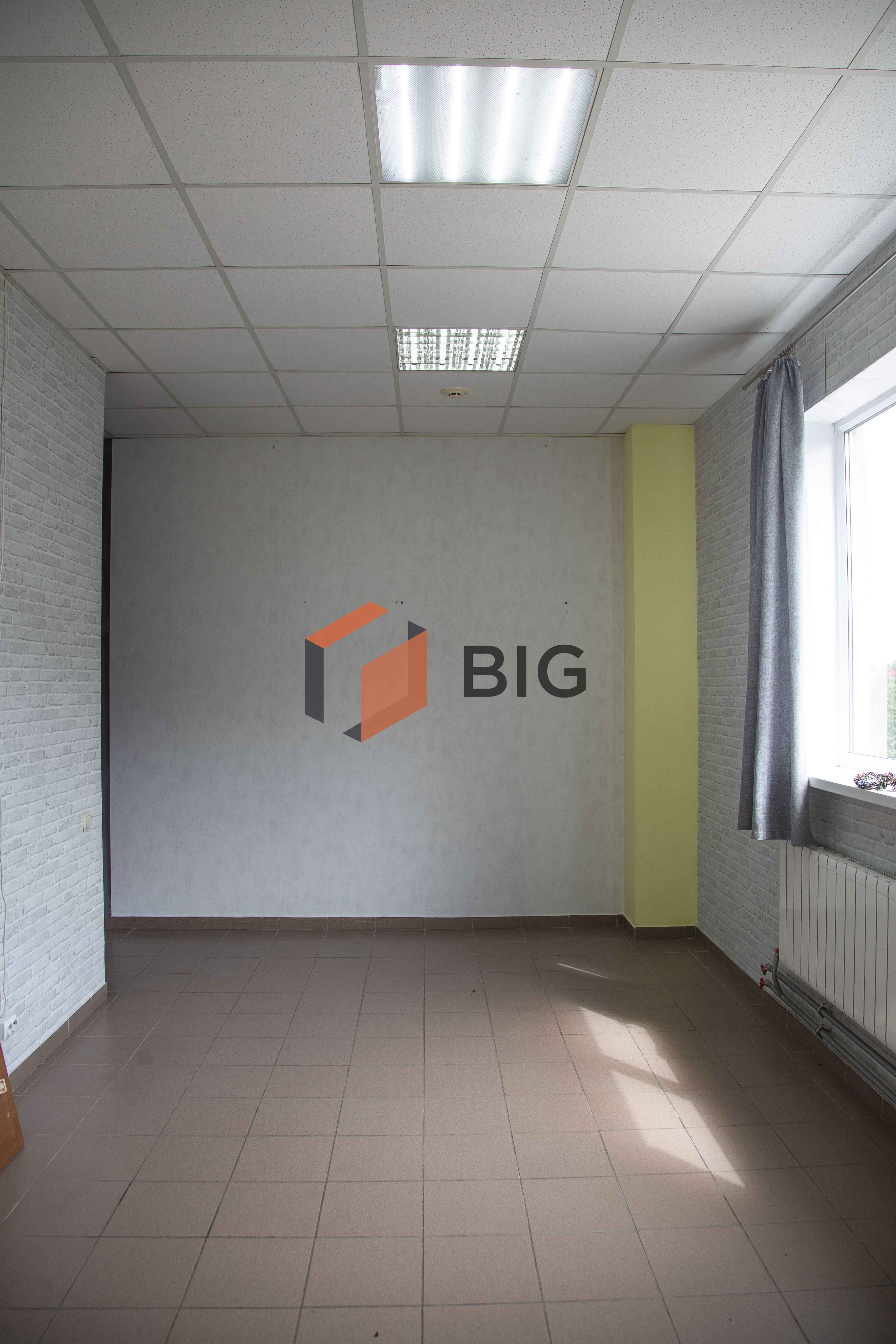 Продається комерційне приміщення в торговому центрі "Глобус"