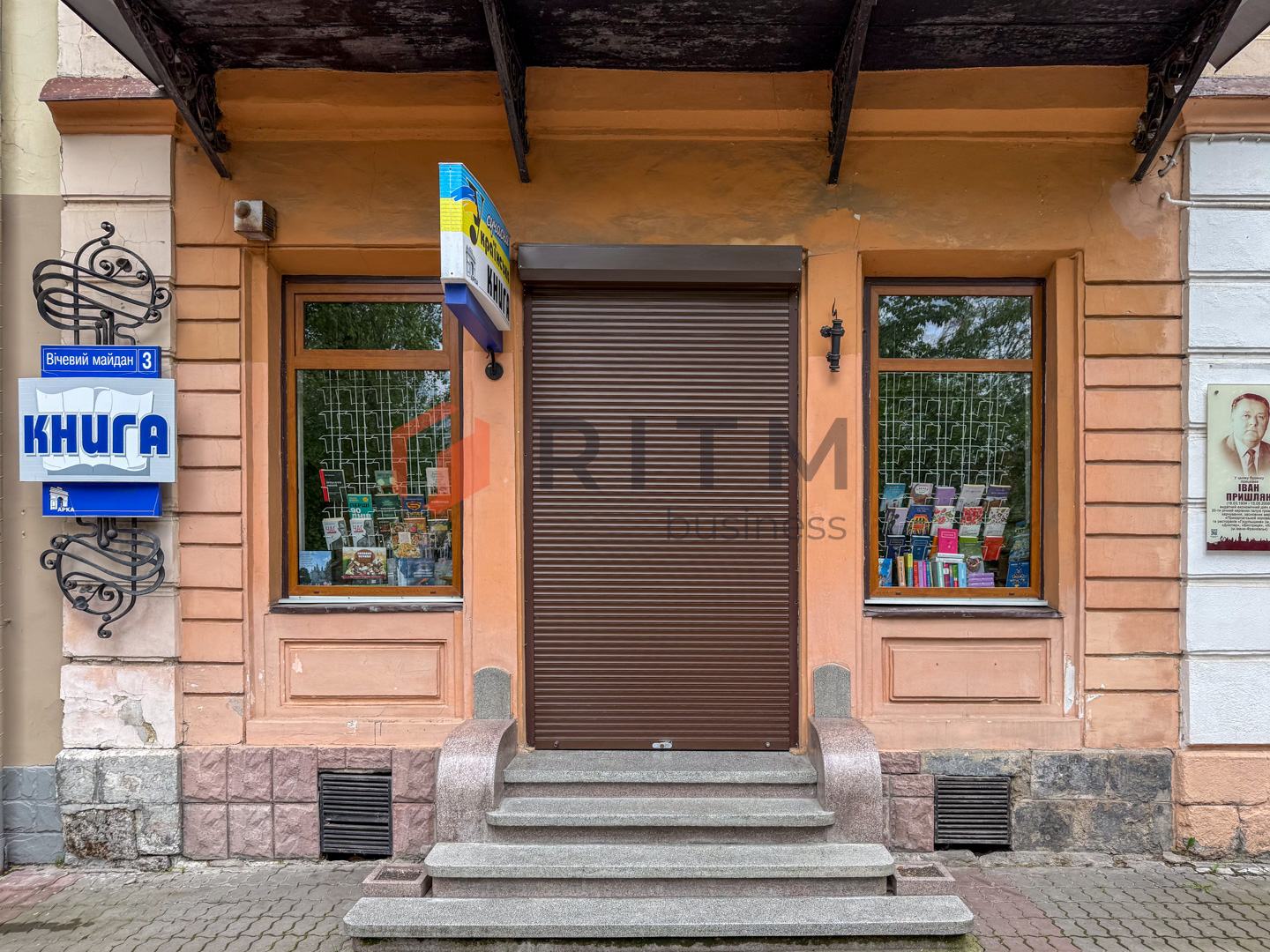 Здається в оренду компактне приміщення площею 35кв.м. в супер прохідній локації, в центрі Івано-Франківська.