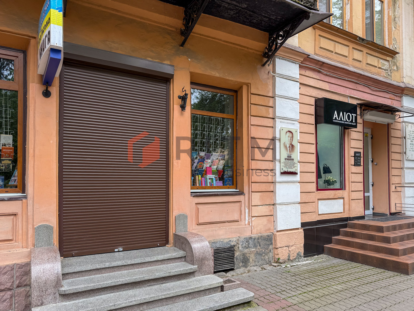 Здається в оренду компактне приміщення площею 35кв.м. в супер прохідній локації, в центрі Івано-Франківська.