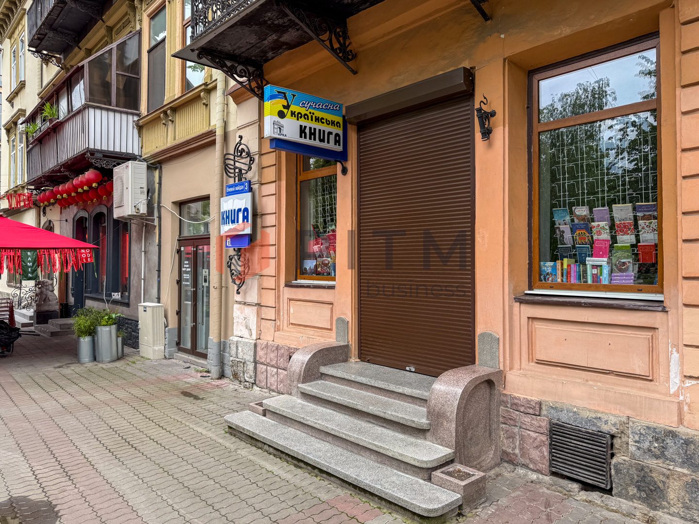 Здається в оренду компактне приміщення площею 35кв.м. в супер прохідній локації, в центрі Івано-Франківська.