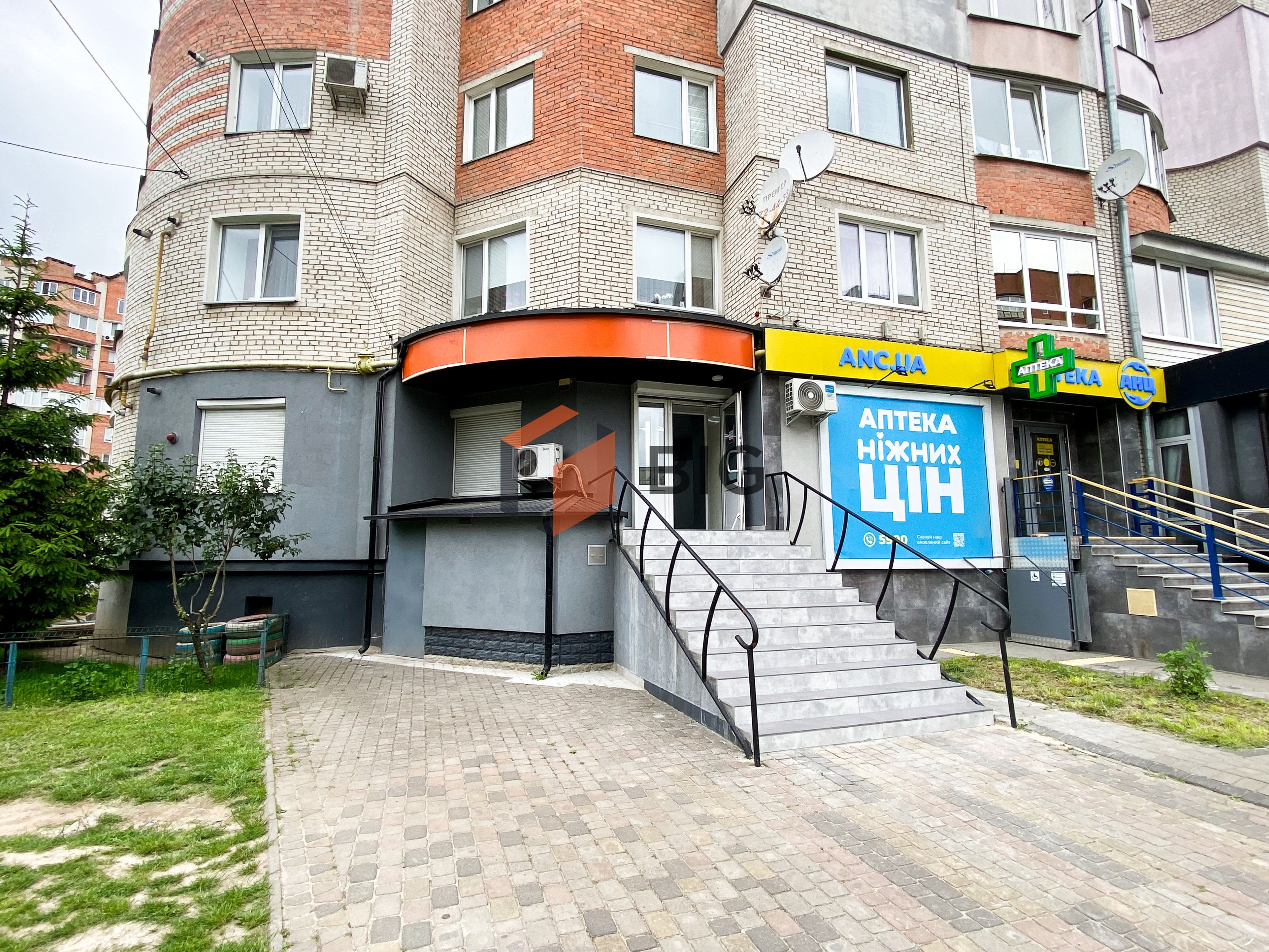 Здається фасадне приміщення по вул. Кравчука