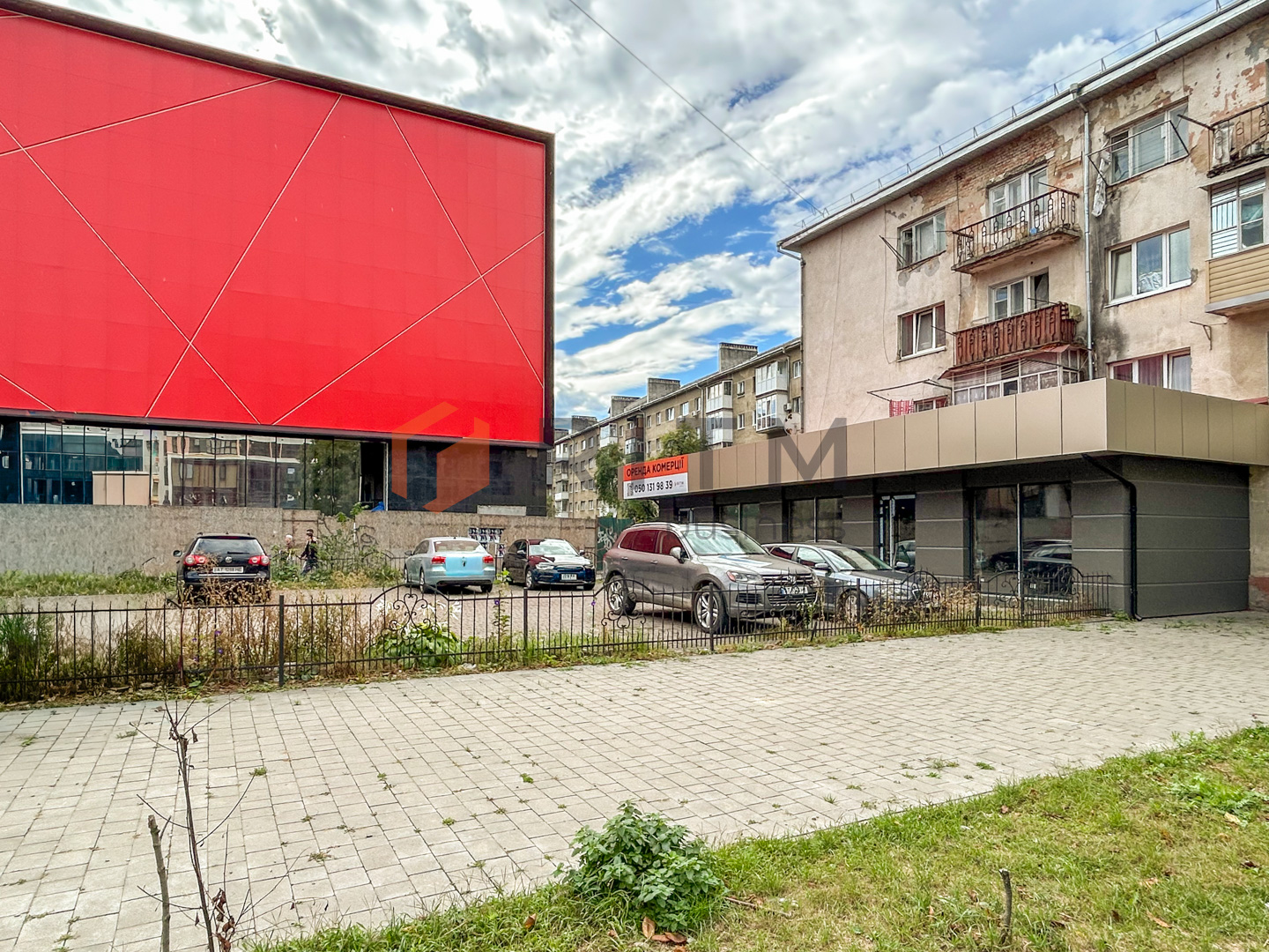 Приміщення 195 м2 з фасадним входом та і/о за вул. Заклинських