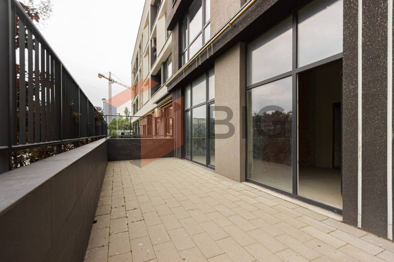 Оренда комерційного приміщення площею 76 м² у заселеному спальному районі з активною комерцією.