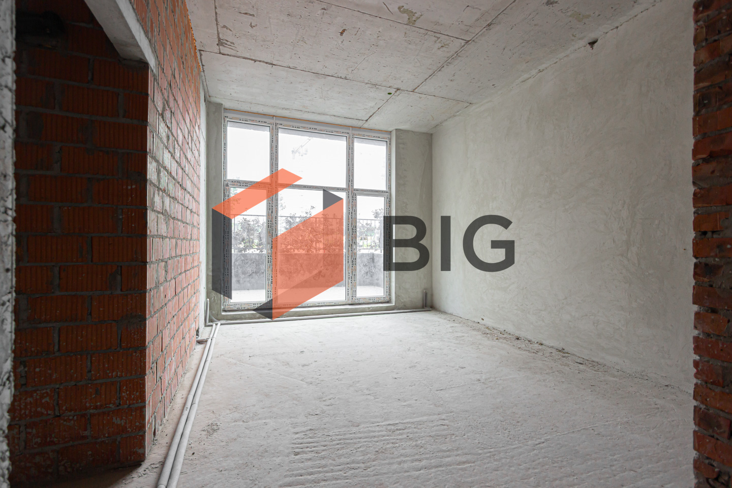 Оренда комерційного приміщення площею 76 м² у заселеному спальному районі з активною комерцією.