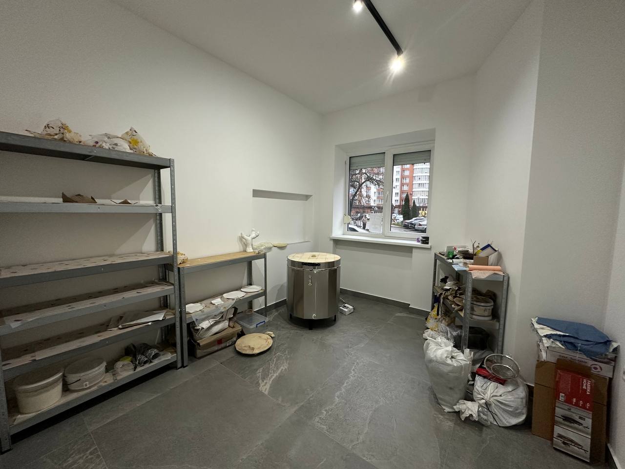 Продається комерційне приміщення вільного призначення