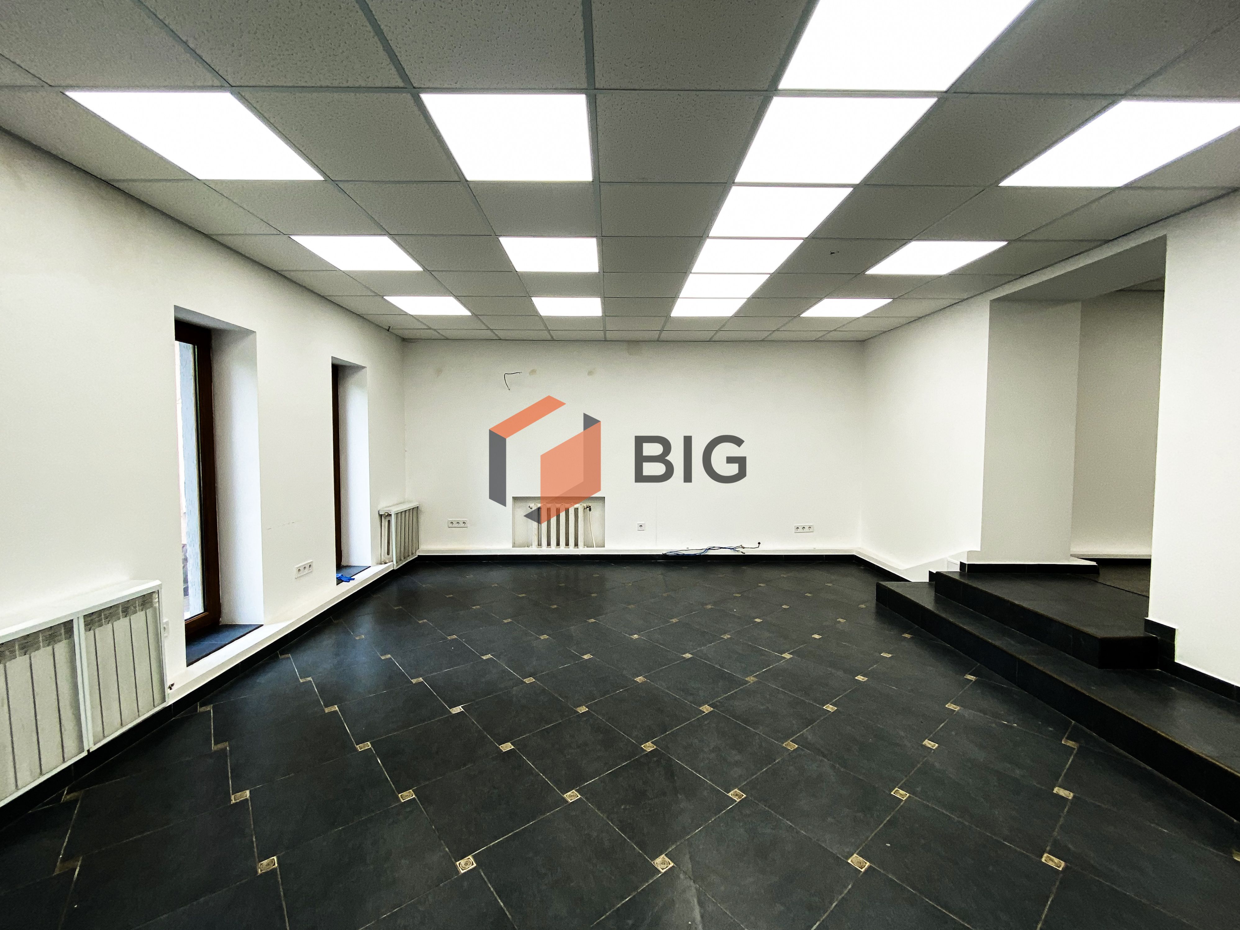 Продаж комерційного приміщення на проспекті Соборності, біля РАЦСу