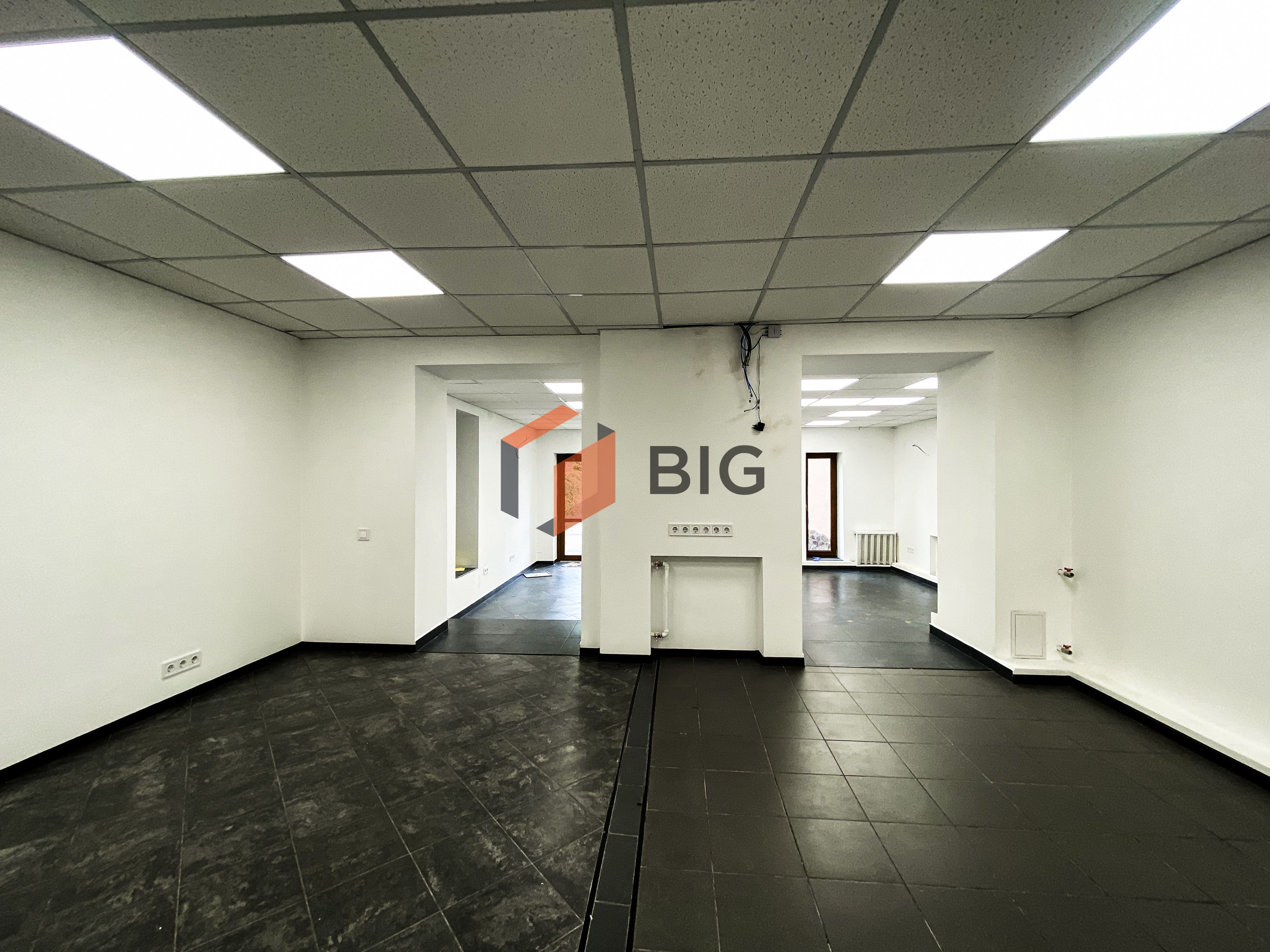 Продаж комерційного приміщення на проспекті Соборності, біля РАЦСу