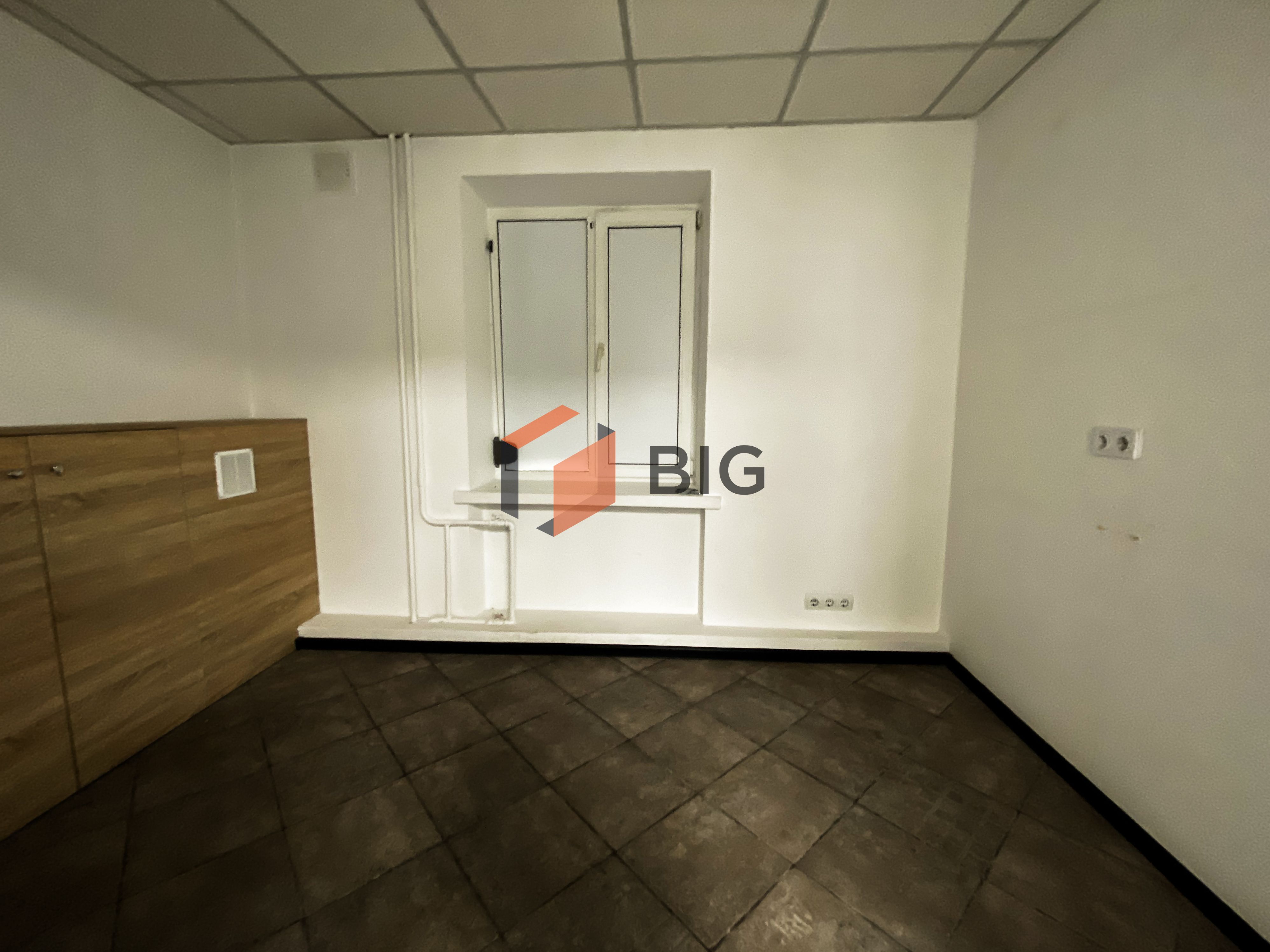 Продаж комерційного приміщення на проспекті Соборності, біля РАЦСу