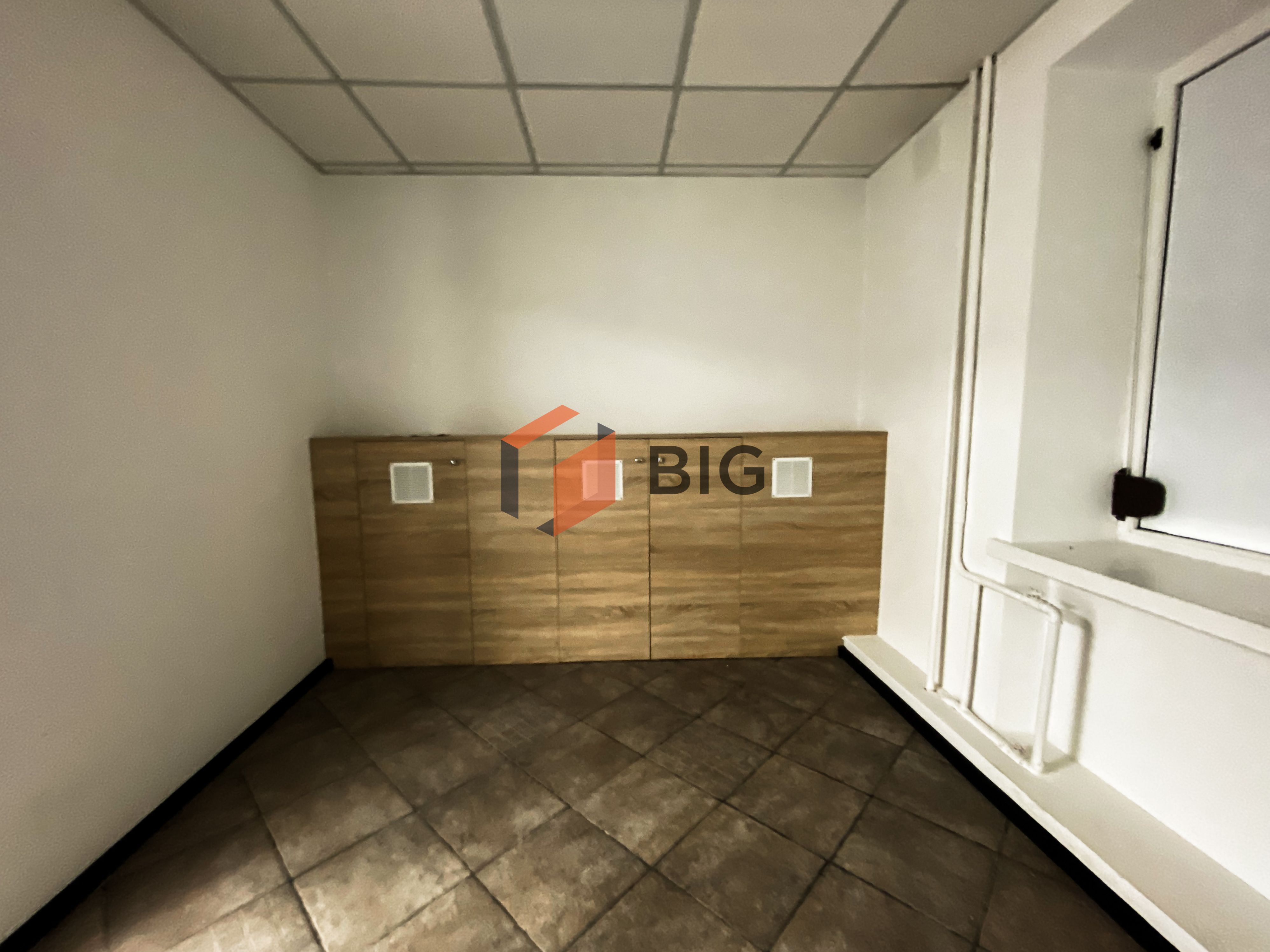 Продаж комерційного приміщення на проспекті Соборності, біля РАЦСу