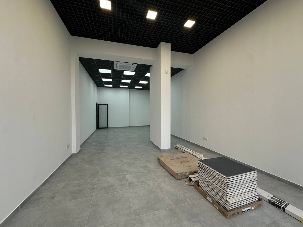 Пропонується до купівлі комерційне фасадне приміщення 57.3 м2 вільного призначення по вулиці Вовчинецька 55