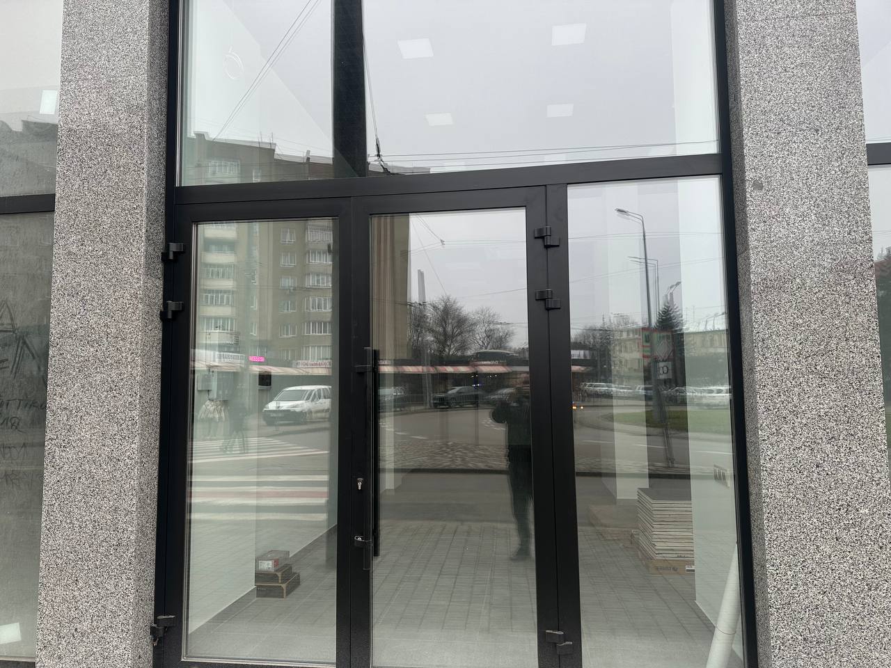 Пропонується до купівлі комерційне фасадне приміщення 57.3 м2 вільного призначення по вулиці Вовчинецька 55