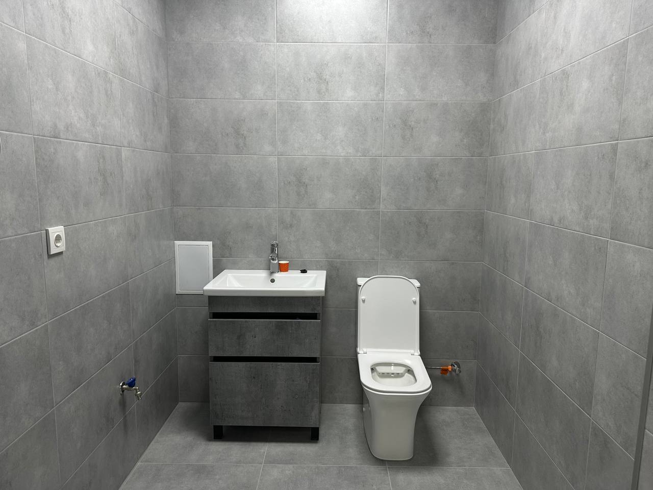 Здається в оренду комерційне фасадне приміщення 57.3 м2