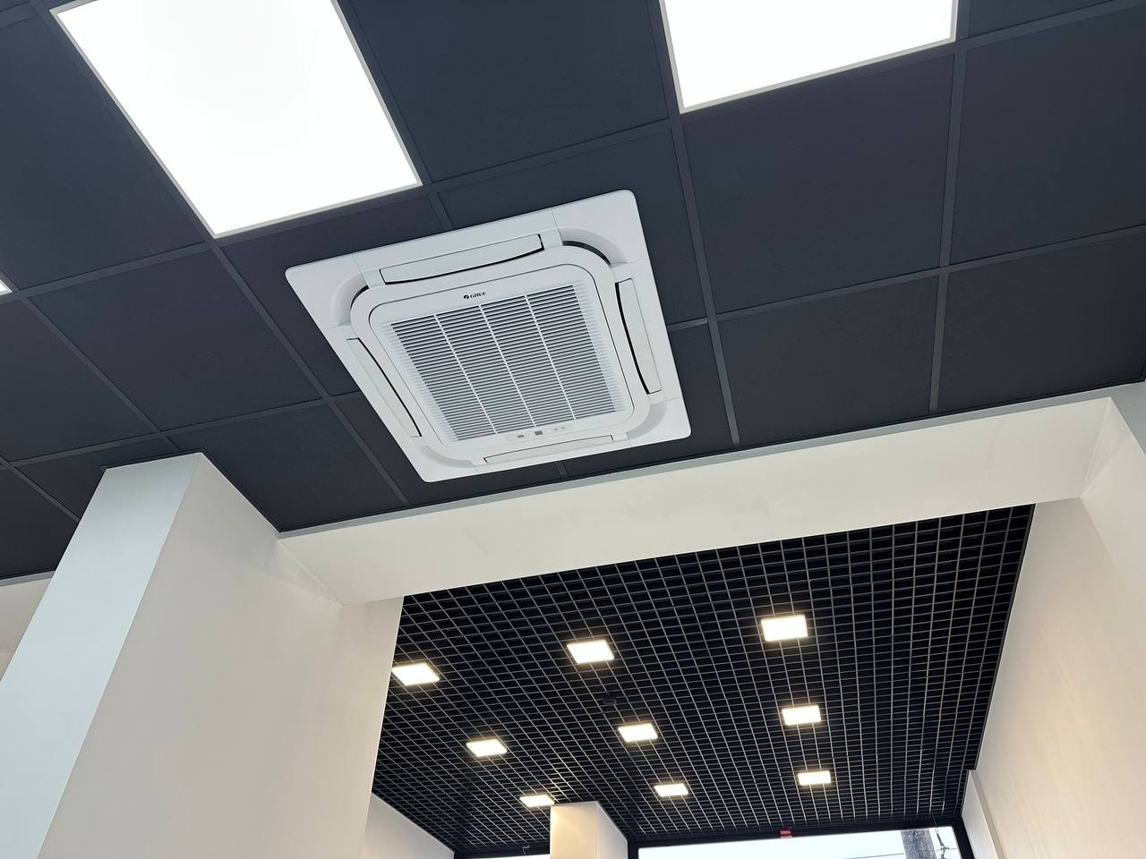 Здається в оренду комерційне фасадне приміщення 57.3 м2