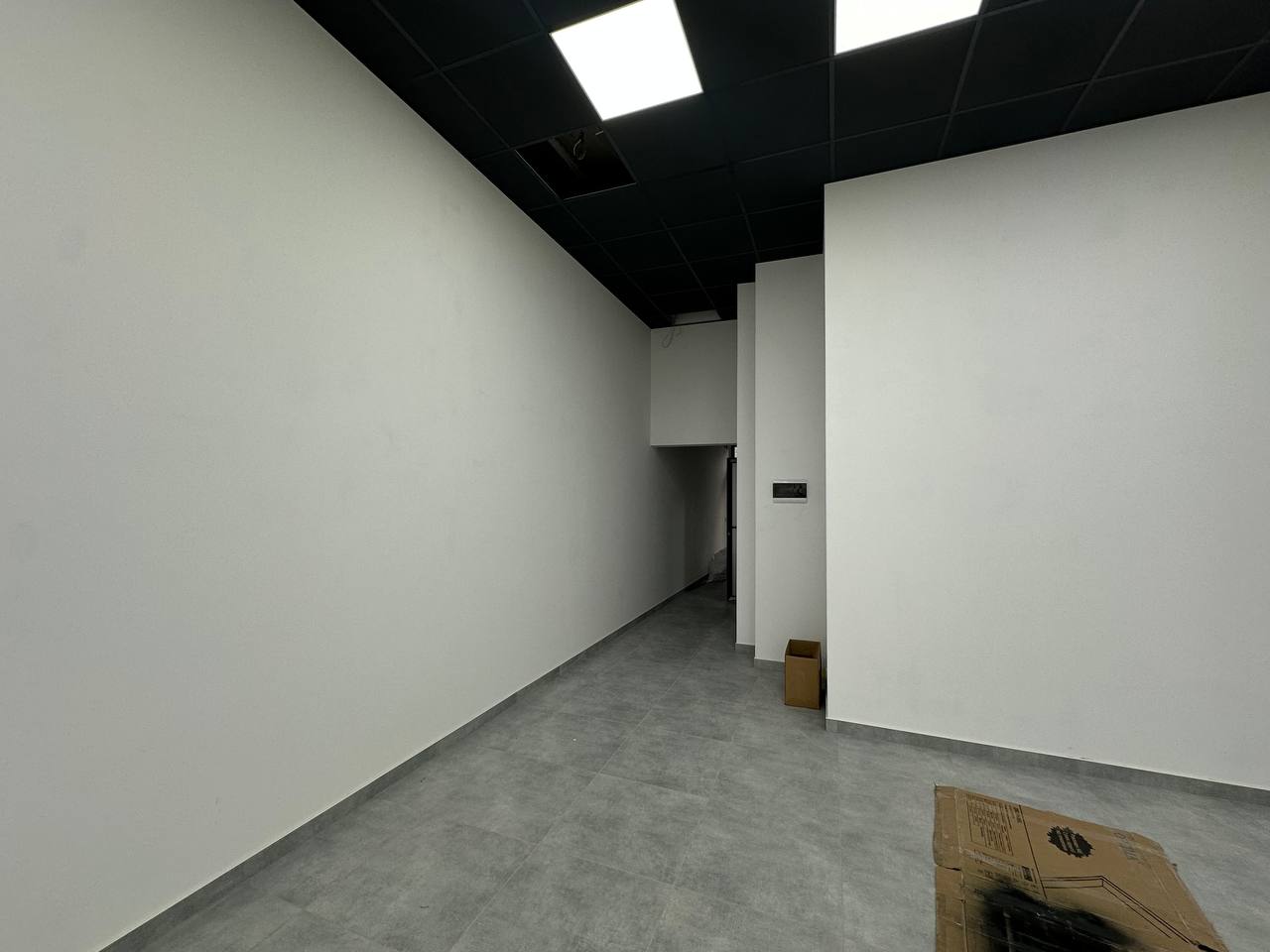 Комерційне фасадне приміщення 92.4 м2 вільного призначення по вулиці Вовчинецька 55