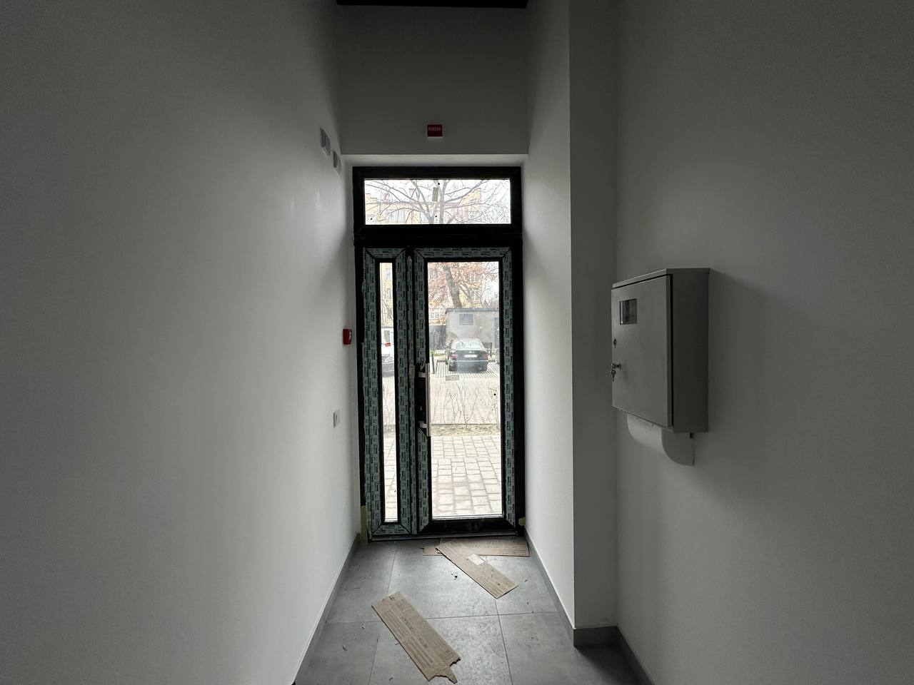 Здається в оренду комерційне фасадне приміщення 92.4 м2 вільного призначення по вулиці Вовчинецька 55