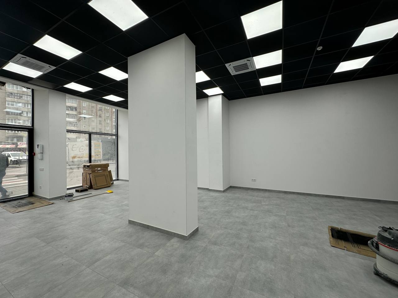 Здається в оренду комерційне фасадне приміщення 92.4 м2 вільного призначення по вулиці Вовчинецька 55