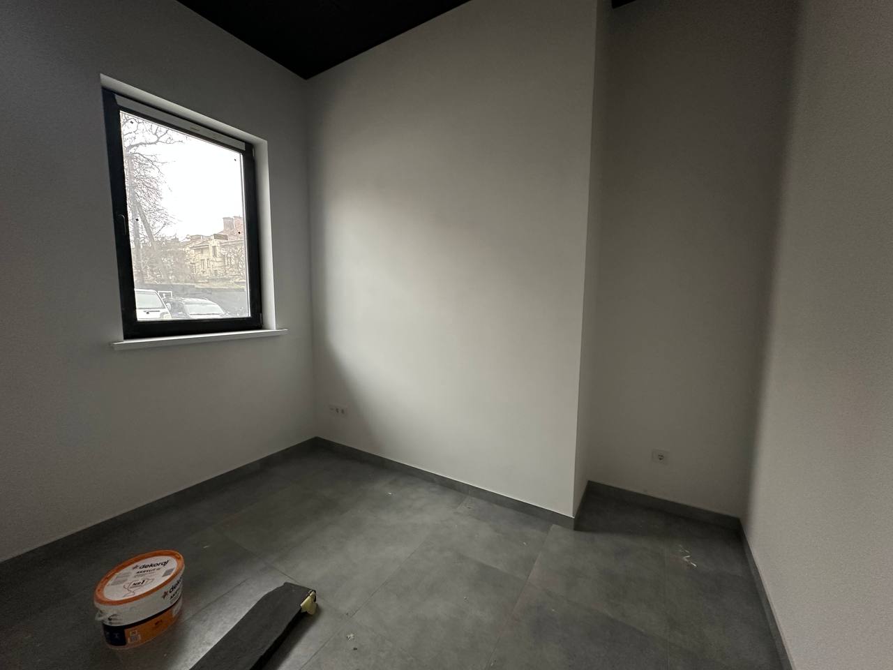 Здається в оренду комерційне фасадне приміщення 92.4 м2 вільного призначення по вулиці Вовчинецька 55