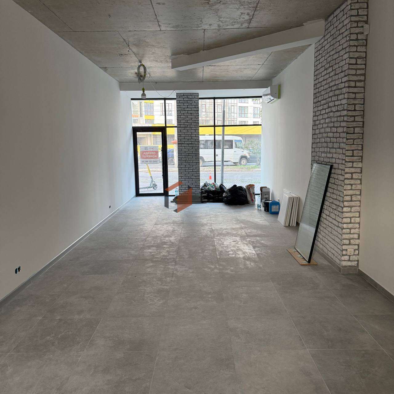 Приміщення 55 м2 з фасадним входом та ремонтом за вул. Микитинецька