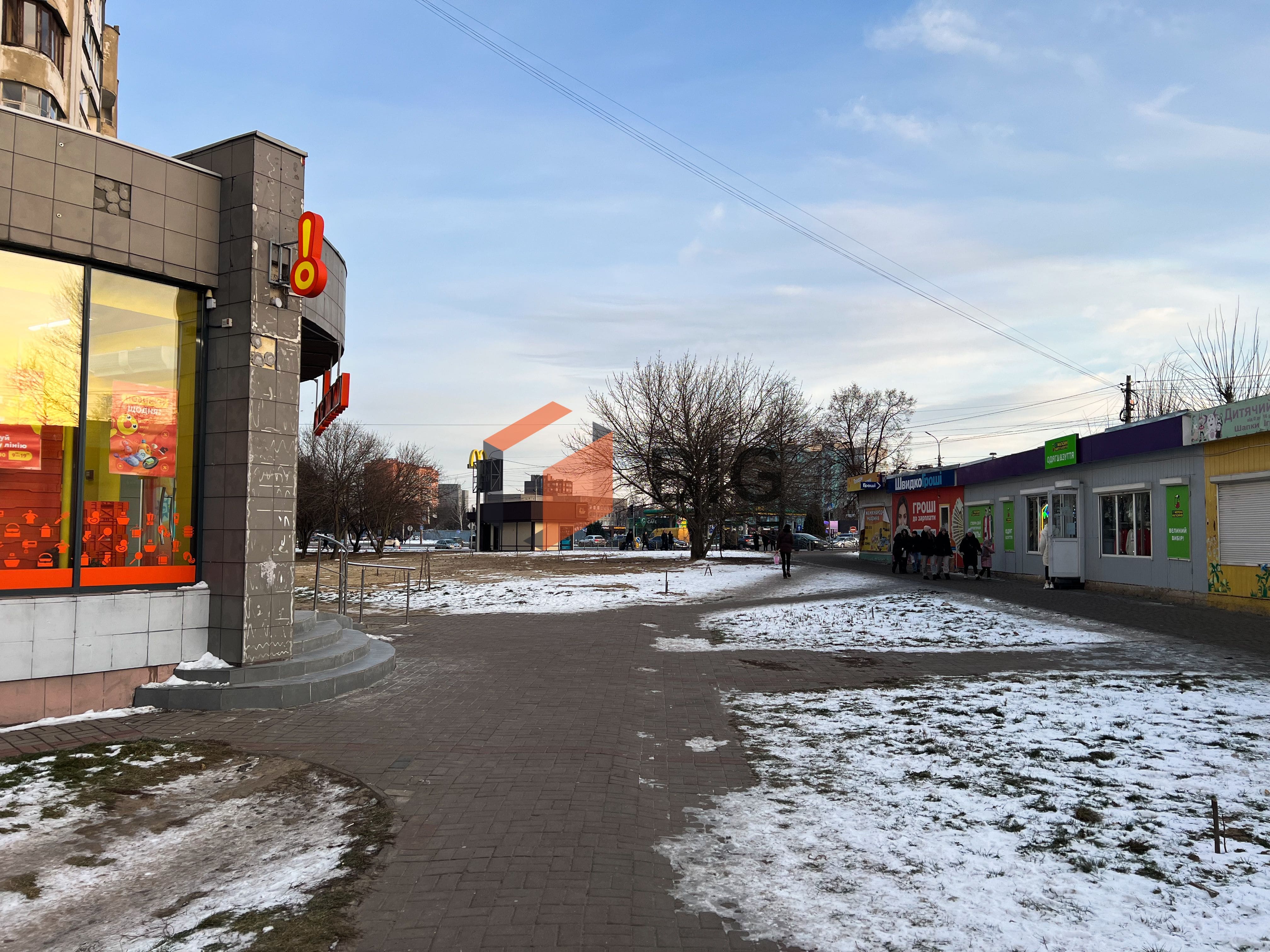 Оренда комерції на пр. Соборності біля Варшавського ринку