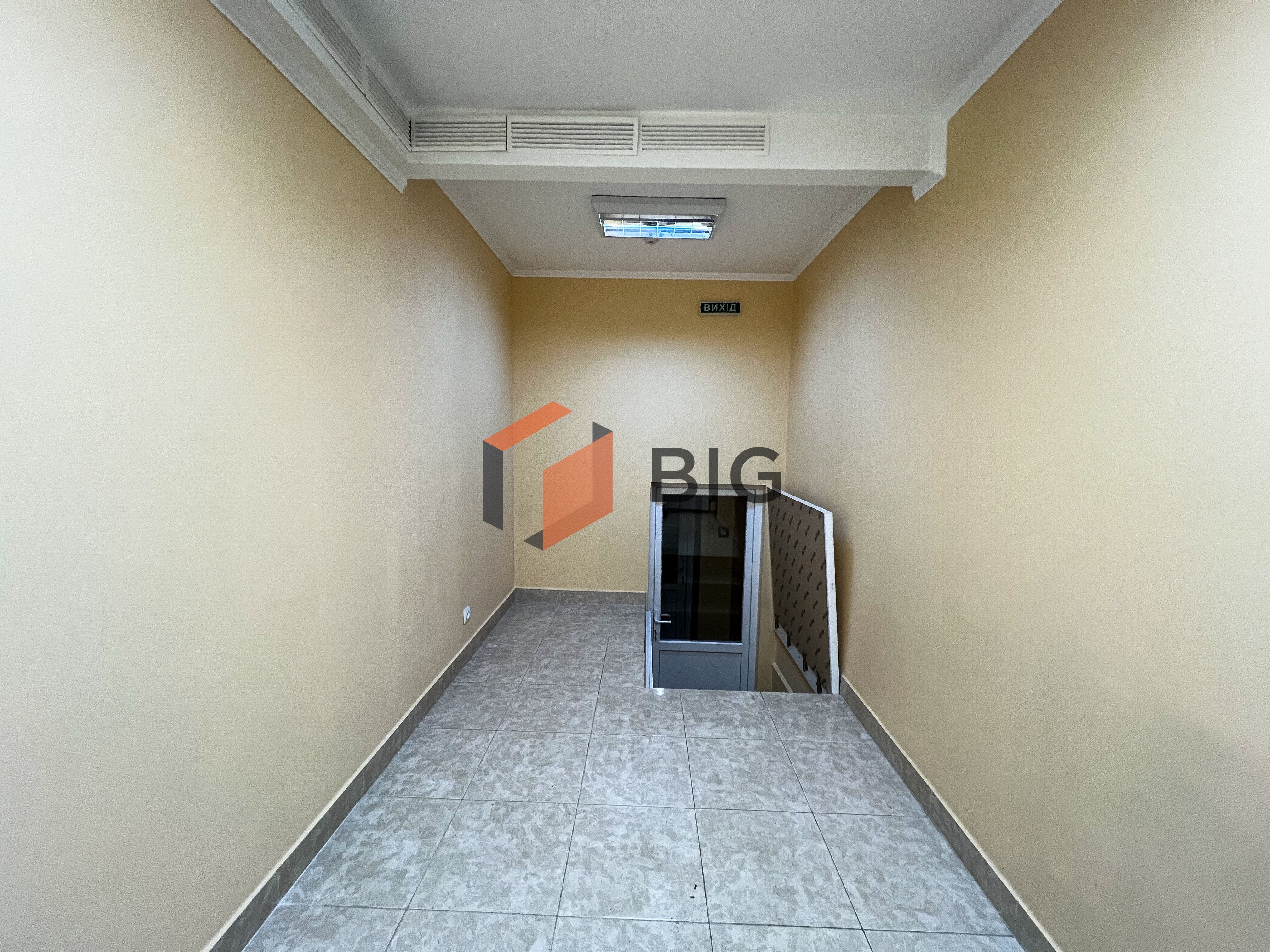 Оренда комерції на пр. Соборності біля Варшавського ринку