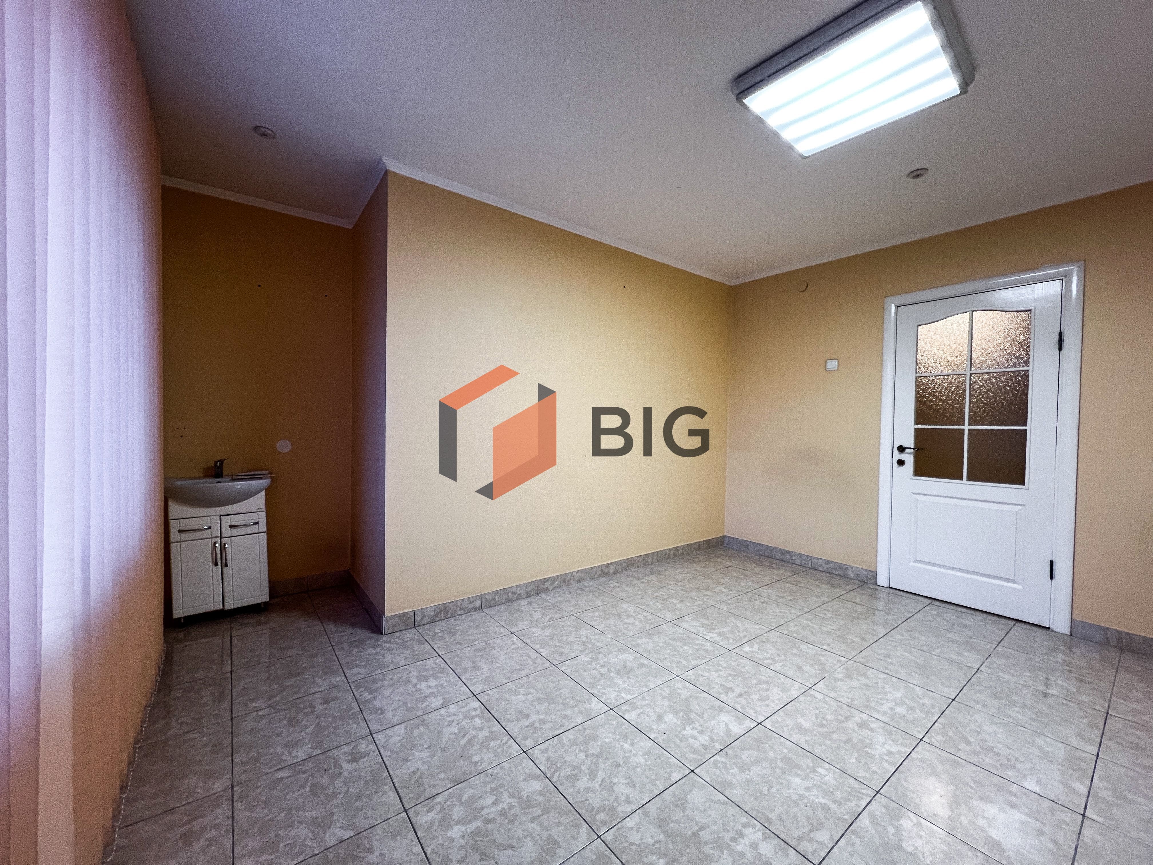 Оренда комерції на пр. Соборності біля Варшавського ринку