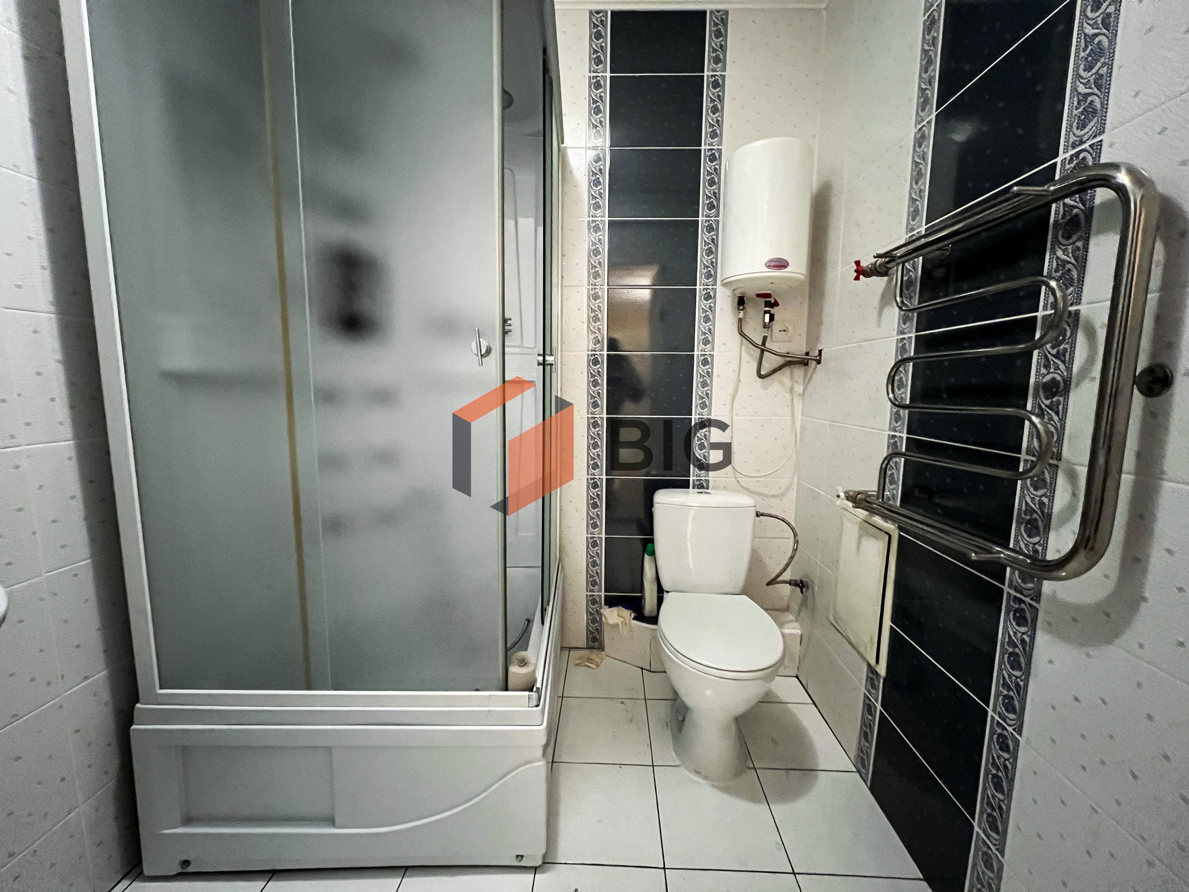 Продаж комерції під інвестицію на пр. Соборності біля Варшавського ринку