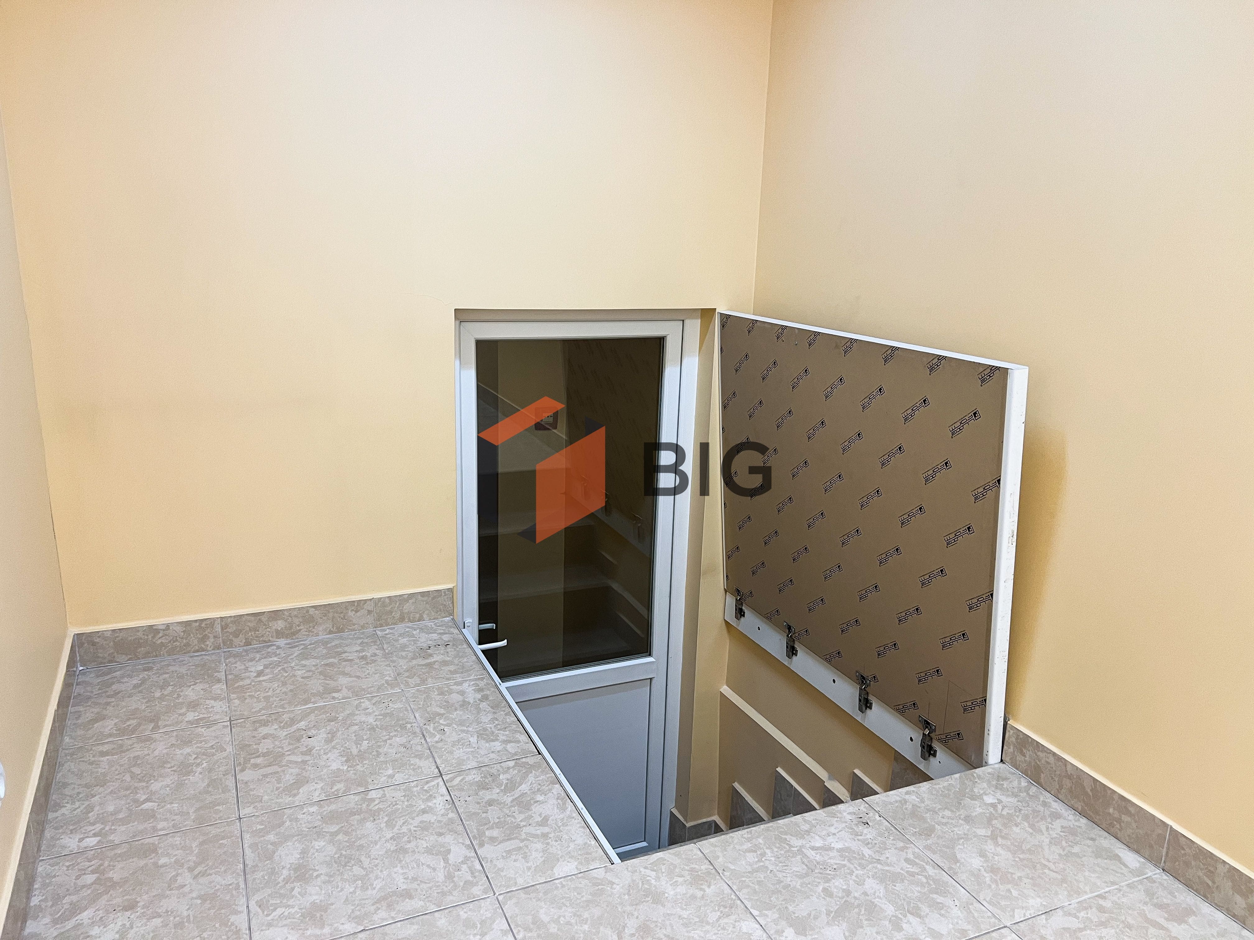 Продаж комерції під інвестицію на пр. Соборності біля Варшавського ринку