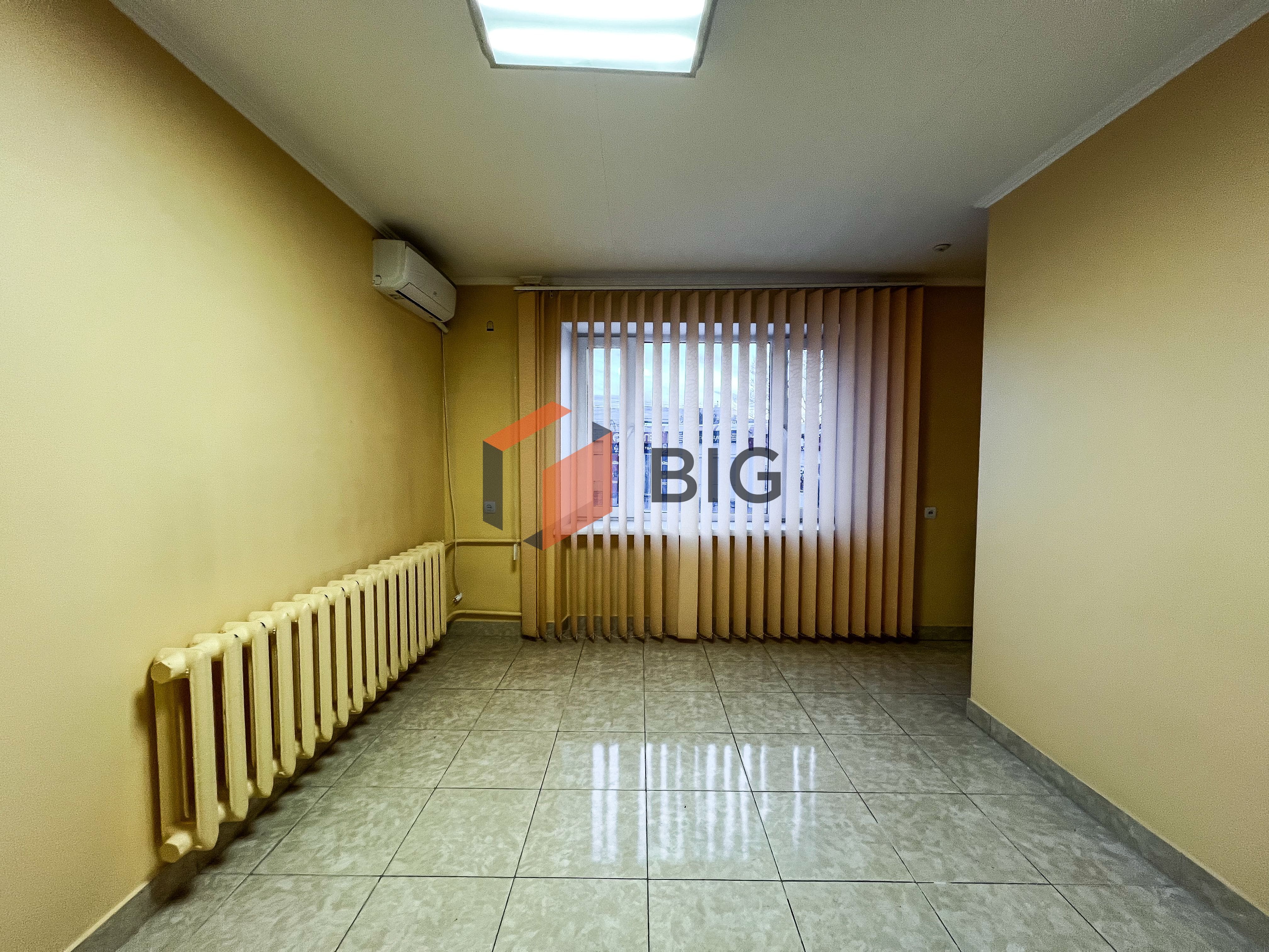 Продаж комерції під інвестицію на пр. Соборності біля Варшавського ринку