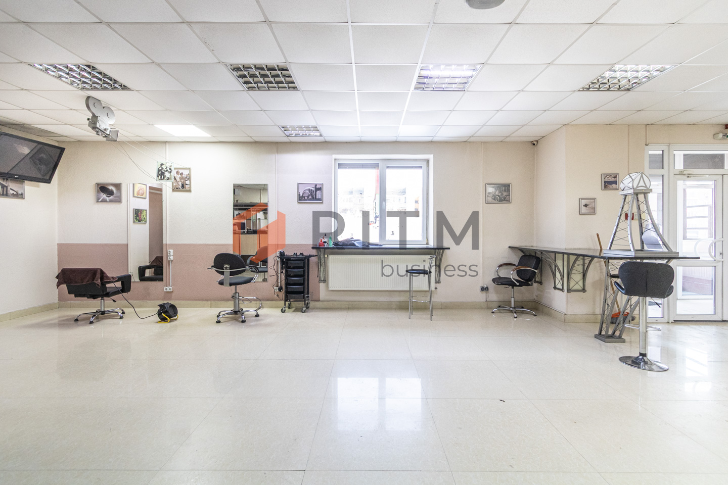 Фасад 470 м² у Пасічній: Перша лінія, Львівська траса та транспортний хаб!