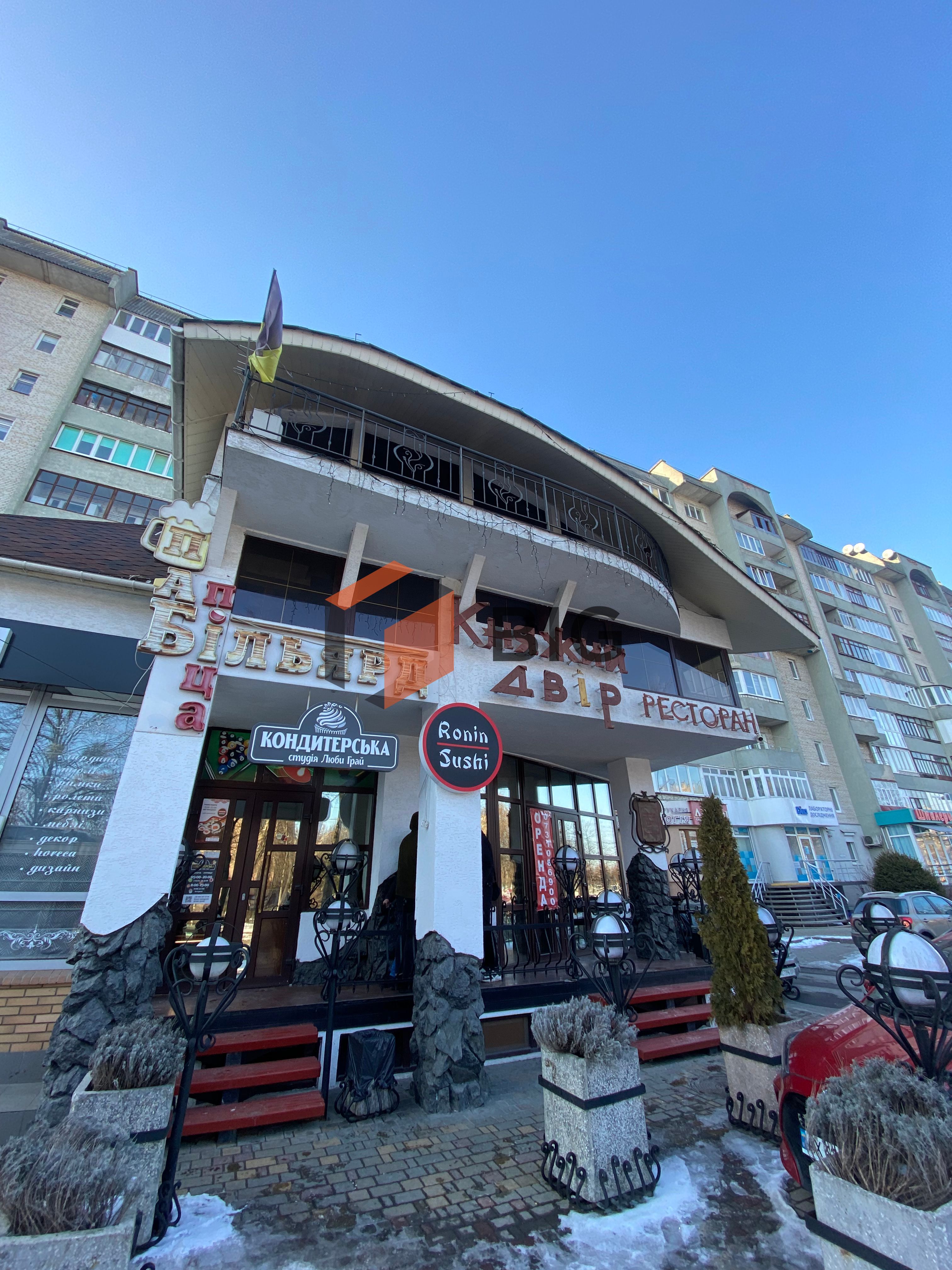 Продається просторе двохповерхове комерційне приміщення по проспекту Соборності