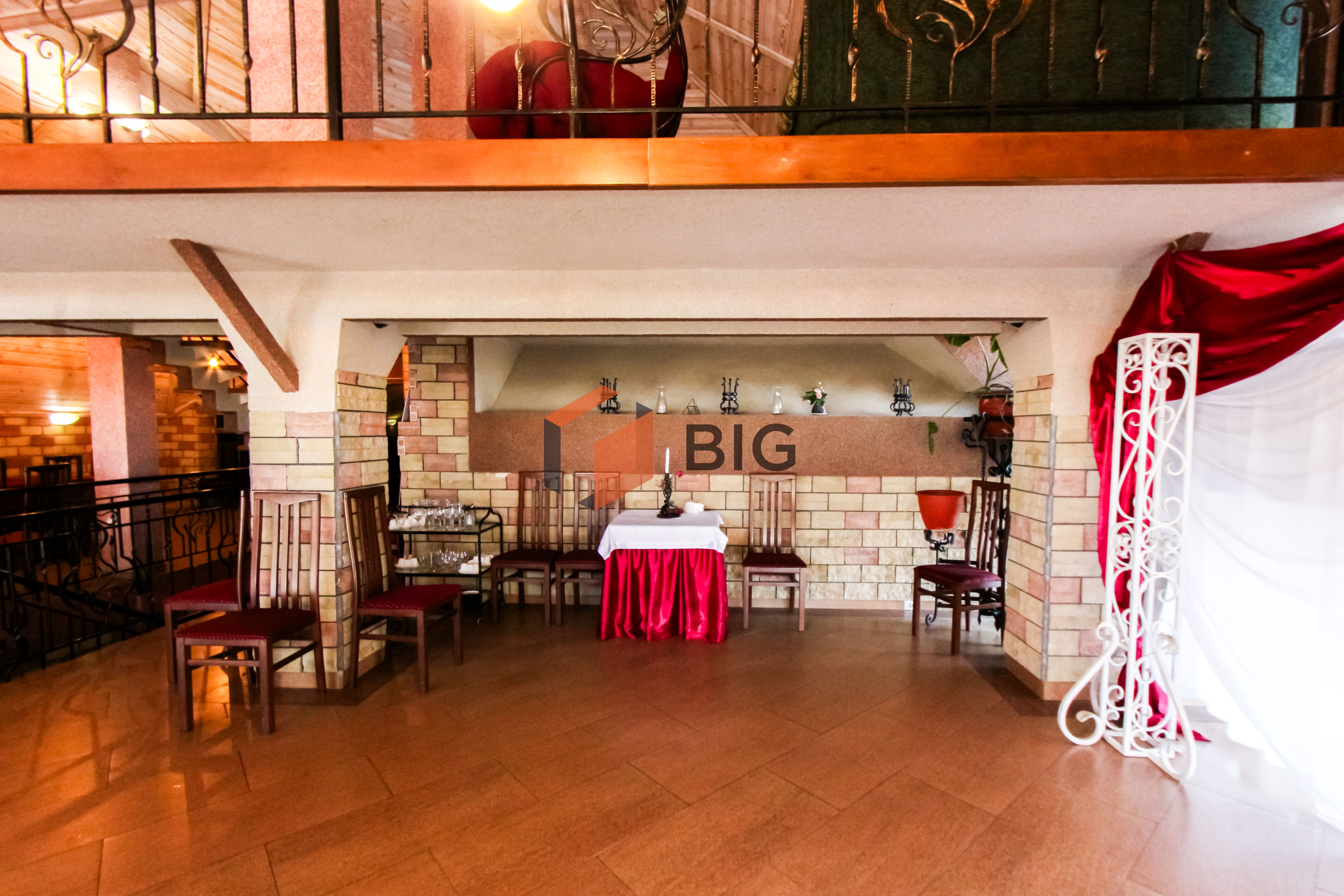 Продається просторе двохповерхове комерційне приміщення по проспекту Соборності