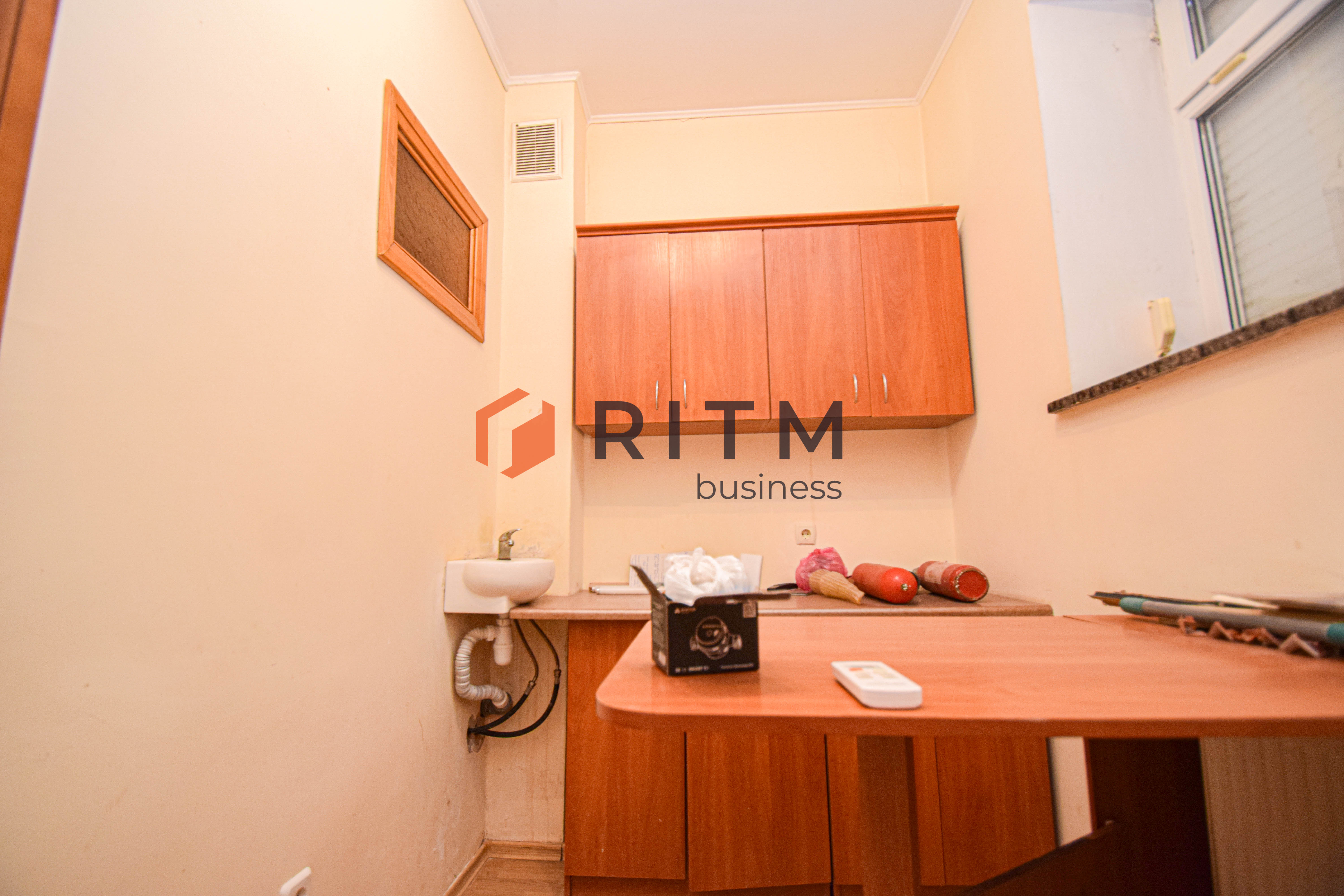 Пропонується до продажу просторе приміщення вільного призначення