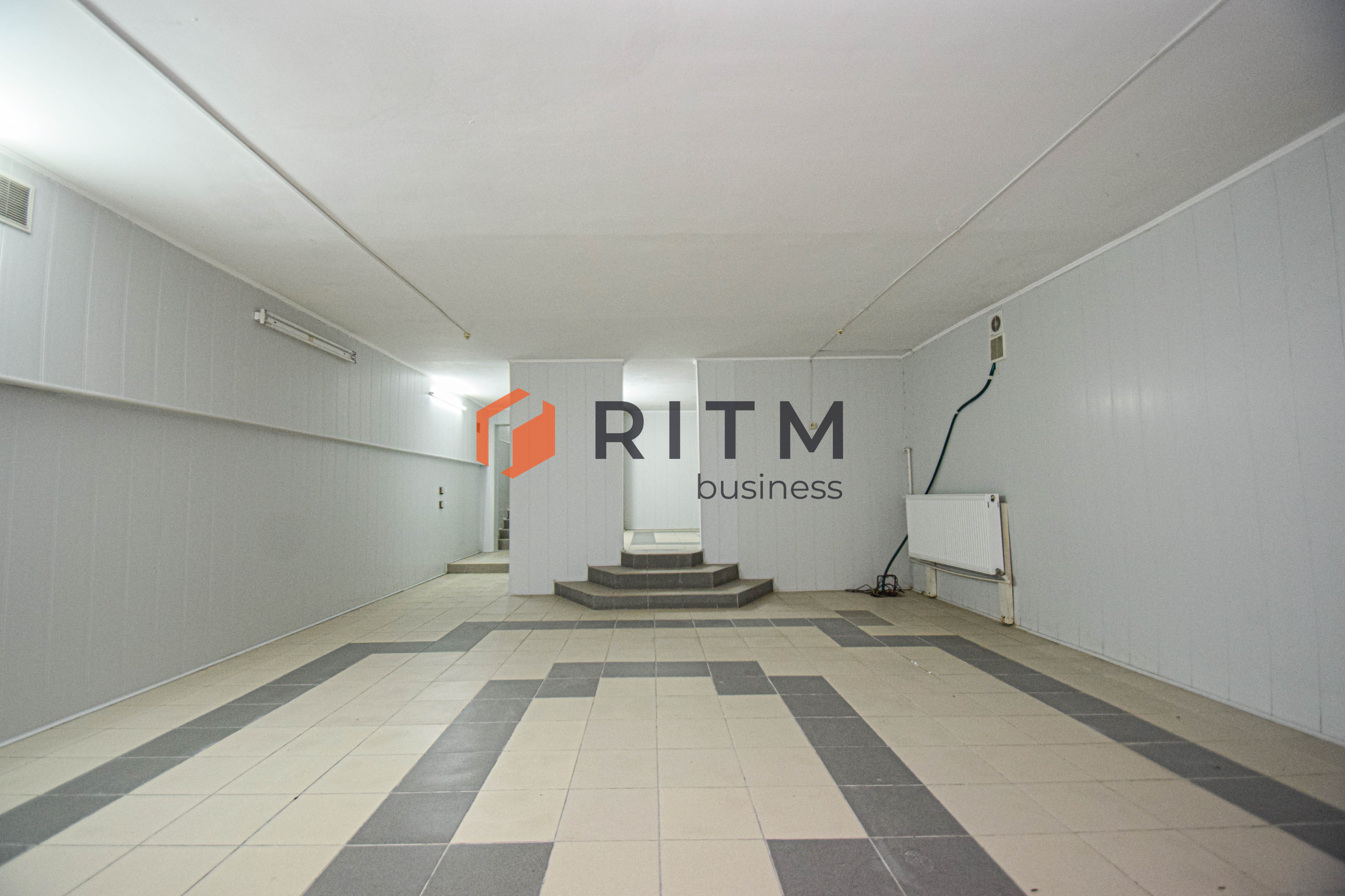 Пропонується до продажу просторе приміщення вільного призначення