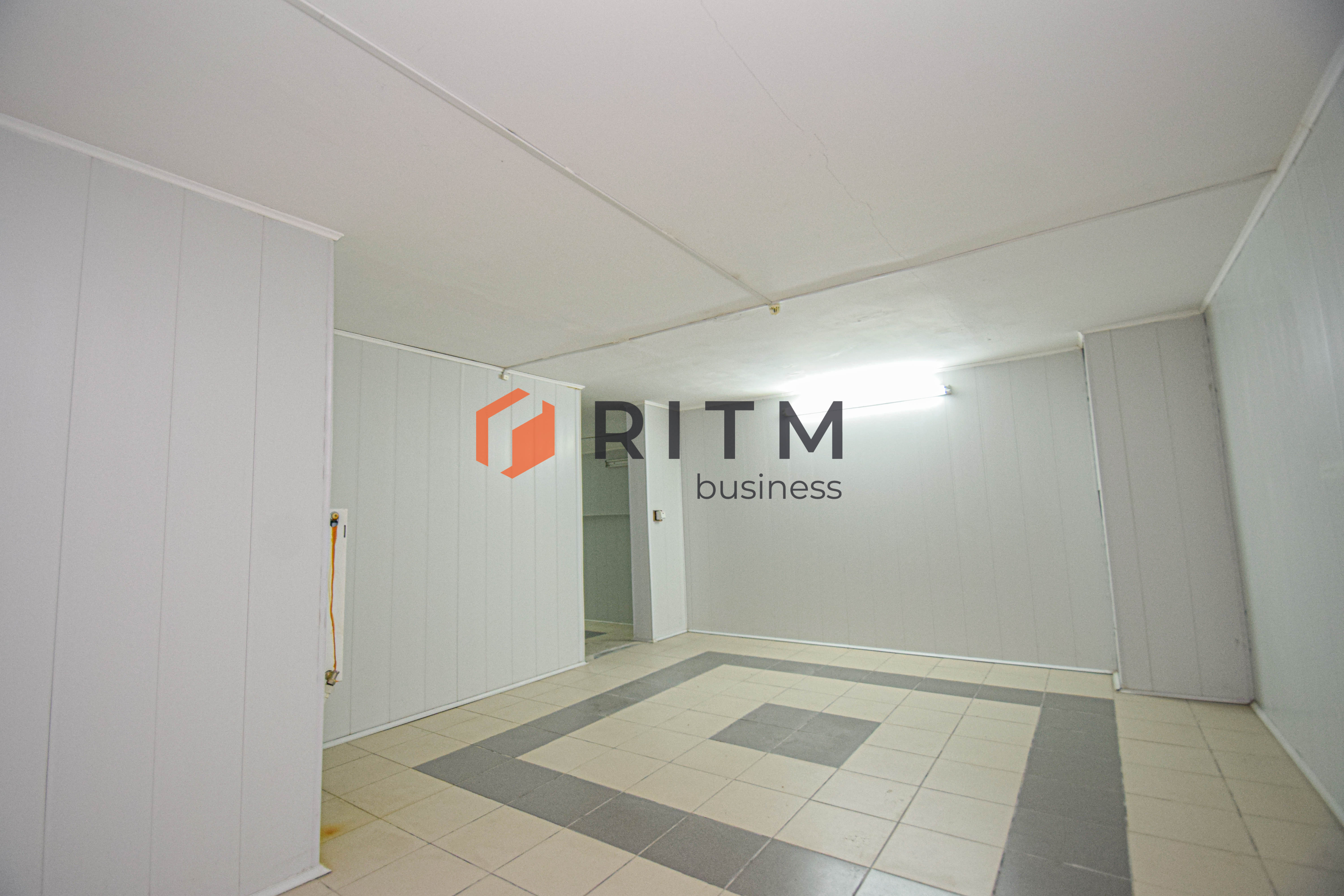 Пропонується до продажу просторе приміщення вільного призначення