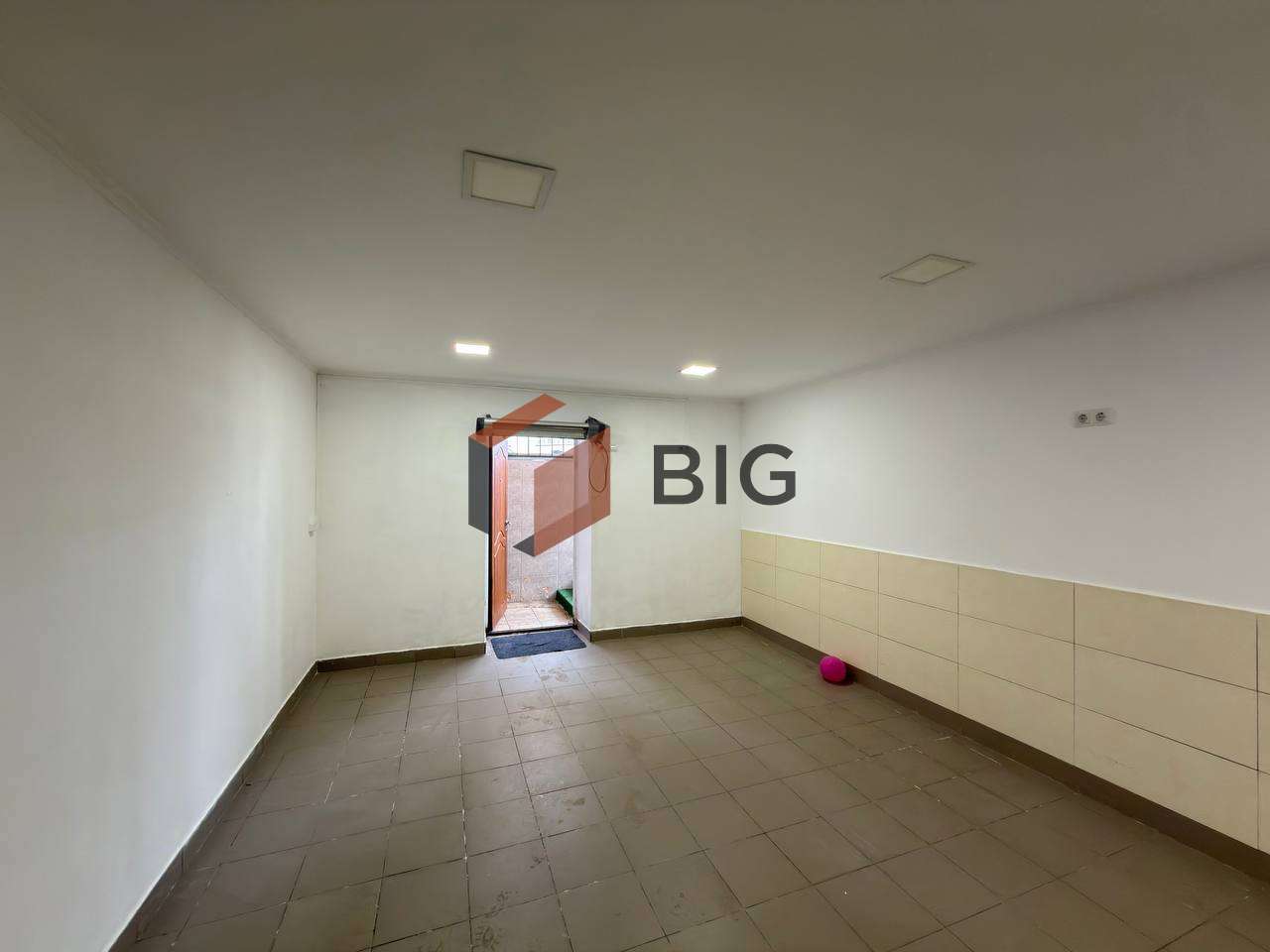 Оренда комерційного приміщення, можливий продаж, в м. Івано-Франківськ з ремонтом