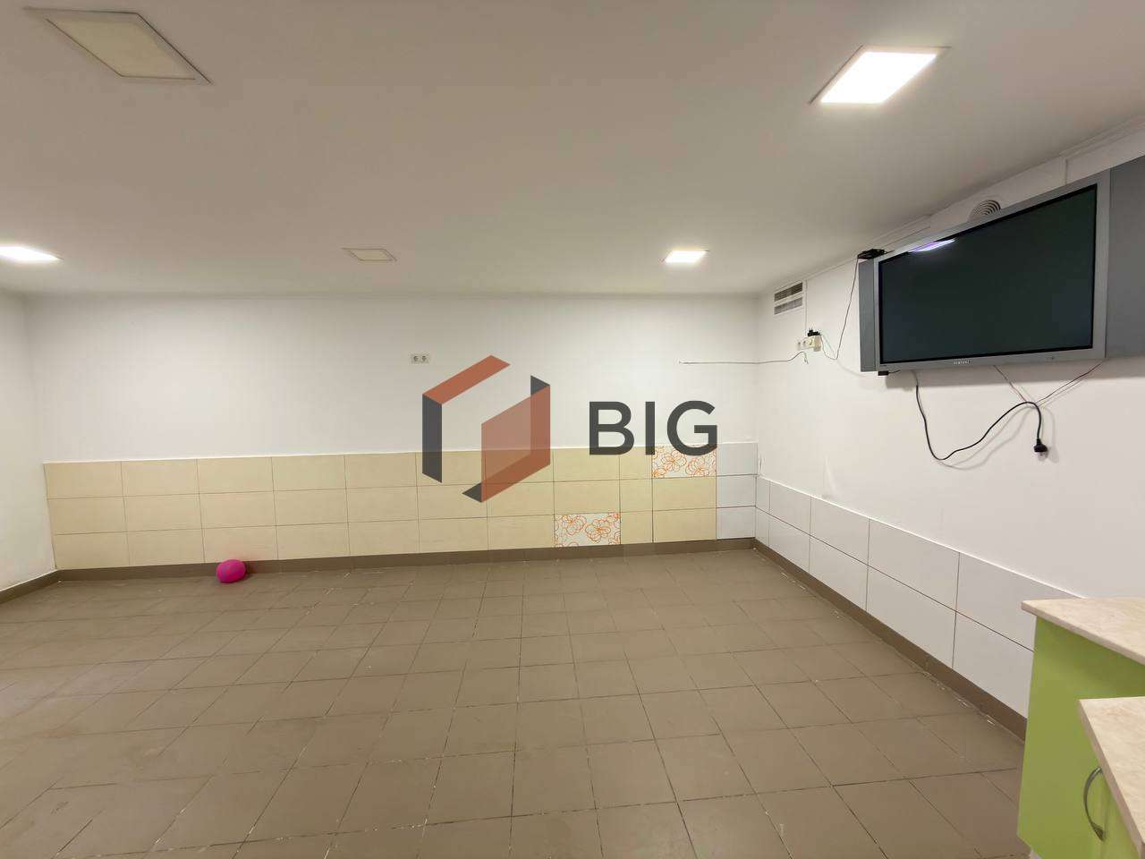 Оренда комерційного приміщення, можливий продаж, в м. Івано-Франківськ з ремонтом