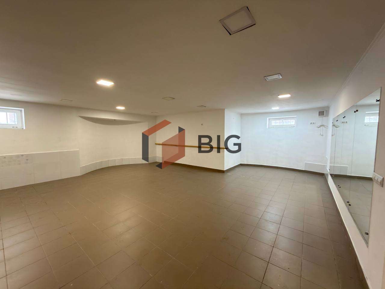 Оренда комерційного приміщення, можливий продаж, в м. Івано-Франківськ з ремонтом