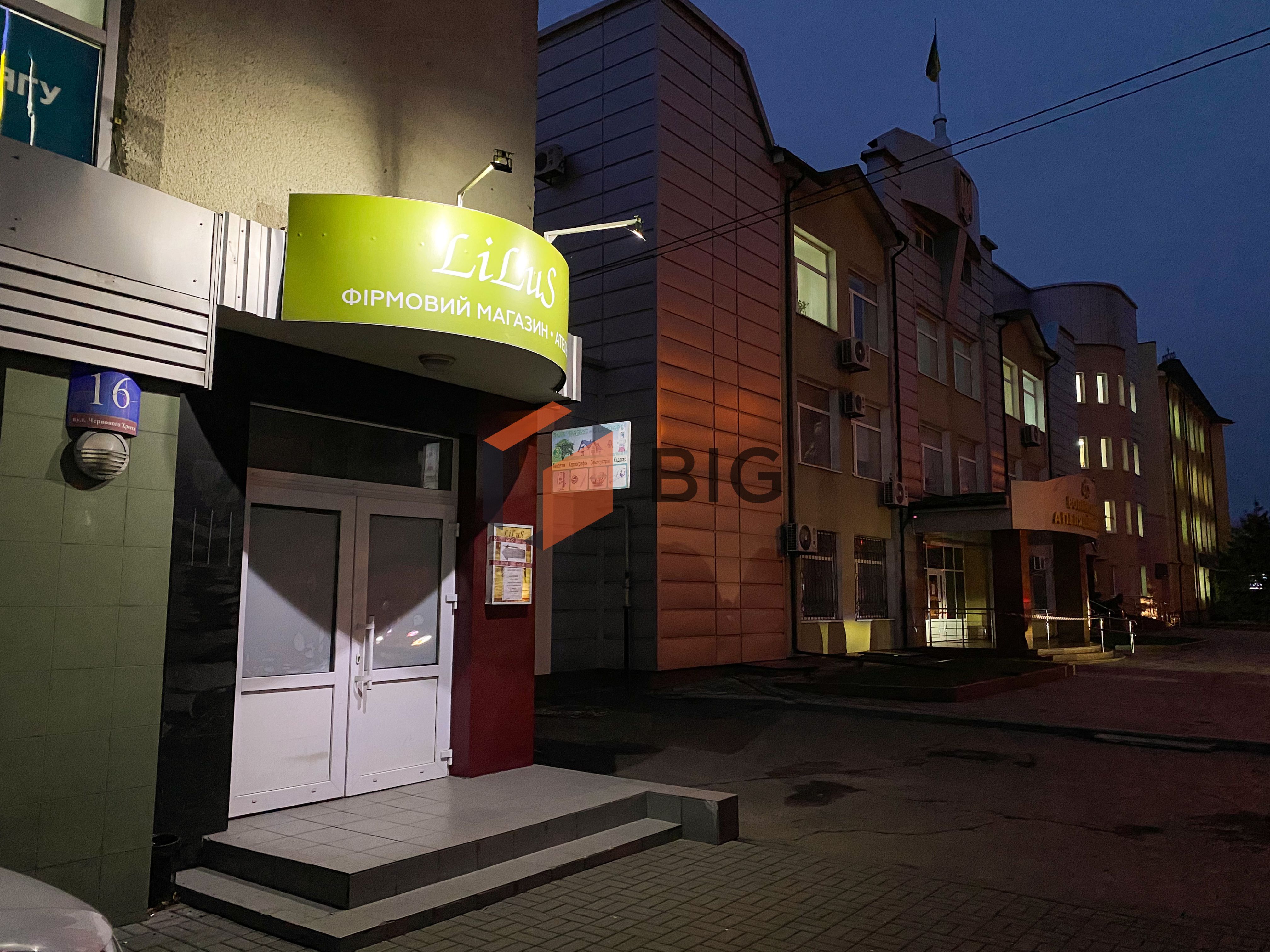 Здається в оренду приміщення 11 кв.м на вул. Червоного Хреста, район Пакко.