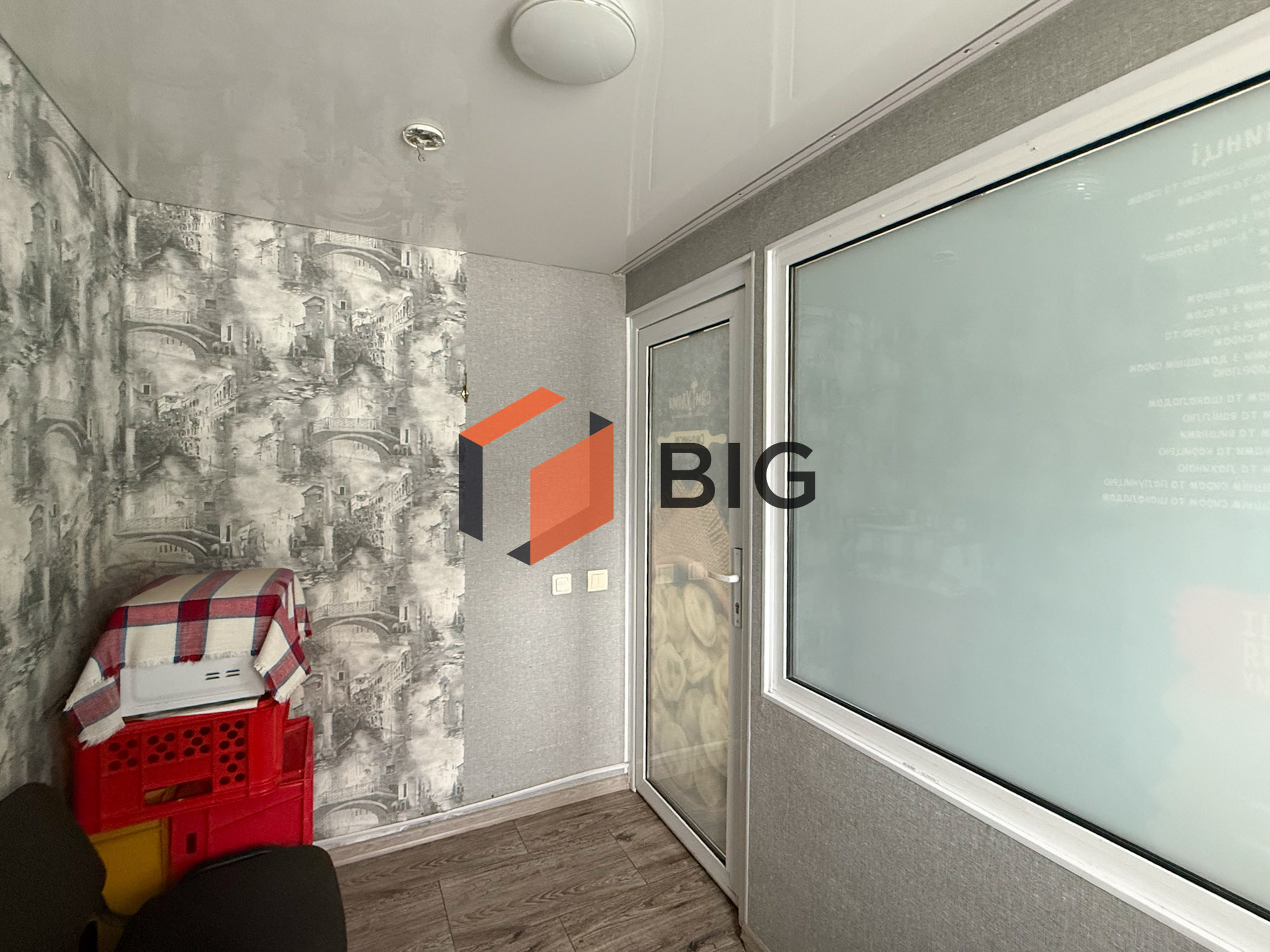 Продається комерційне приміщення  на Північному Ринку. площею 25 кв.м — чудовий варіант під магазин, кав’ярню або студію.