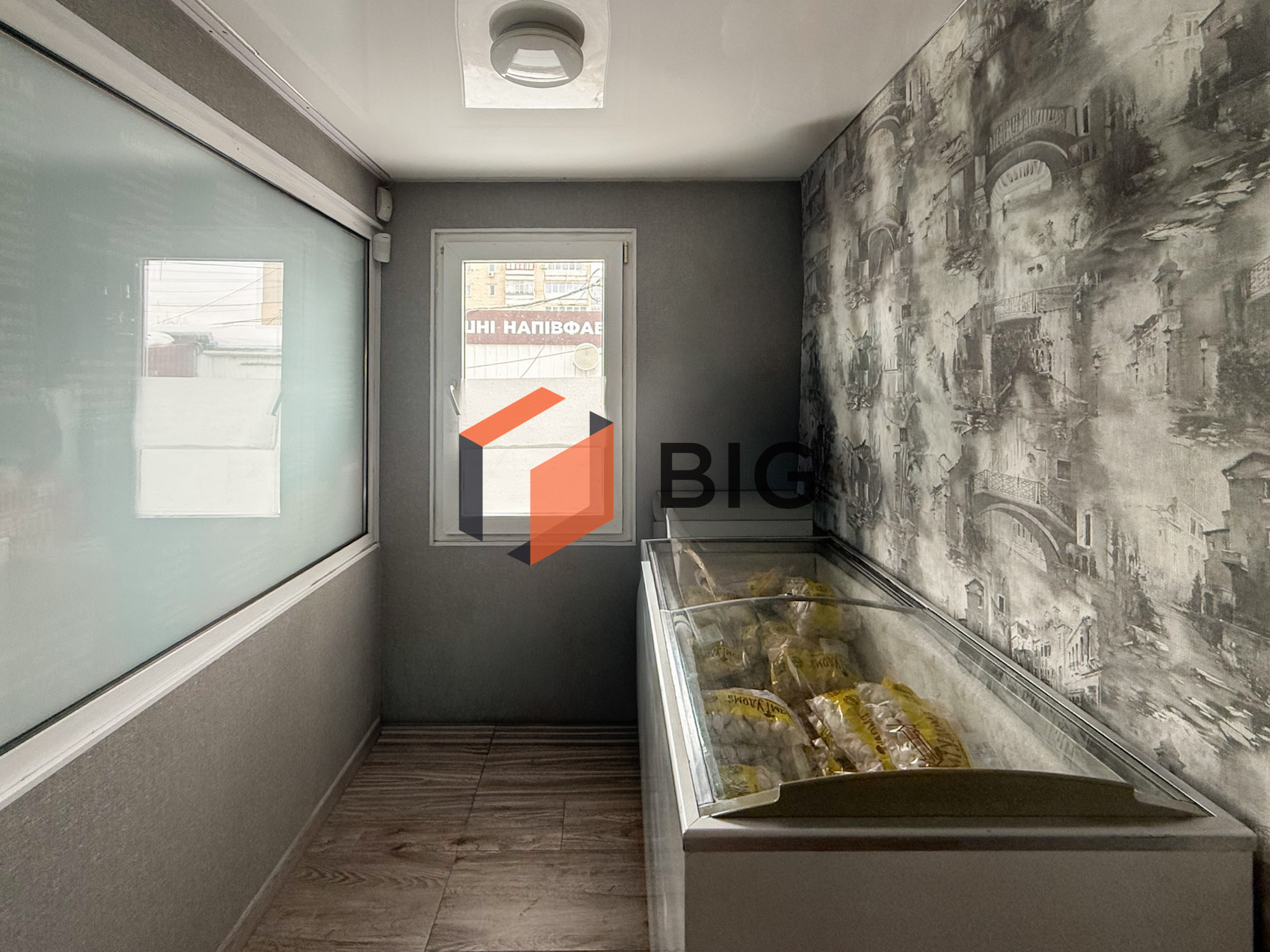 Продається комерційне приміщення  на Північному Ринку. площею 25 кв.м — чудовий варіант під магазин, кав’ярню або студію.