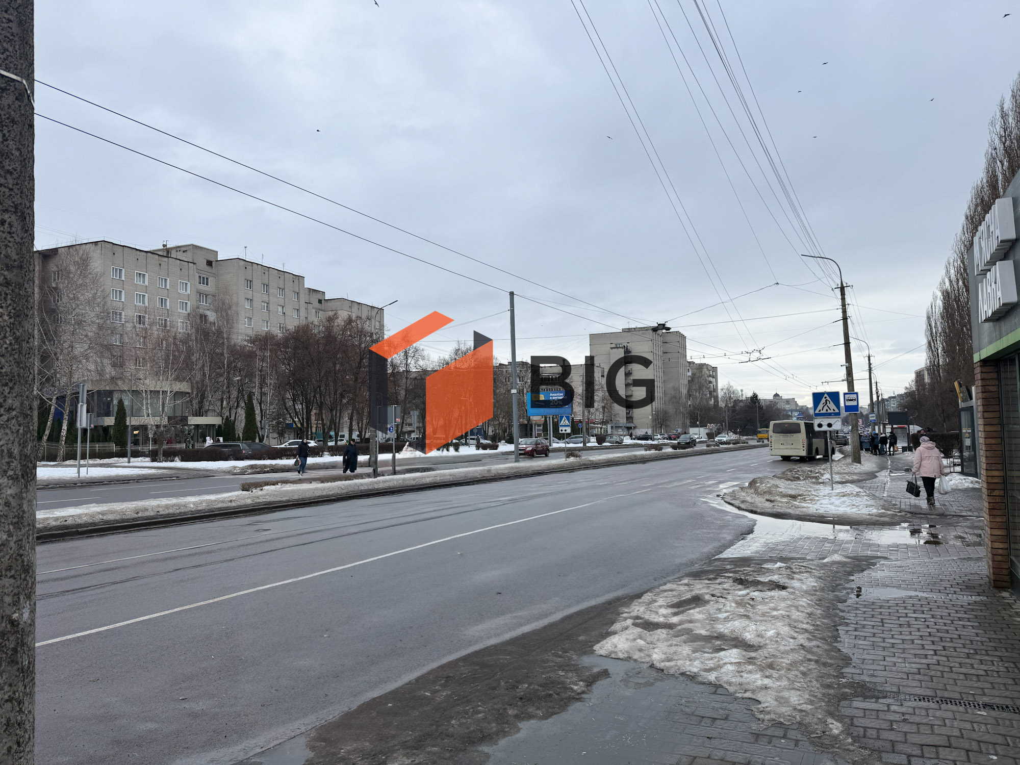 Продається комерційне приміщення  на Північному Ринку. площею 25 кв.м — чудовий варіант під магазин, кав’ярню або студію.