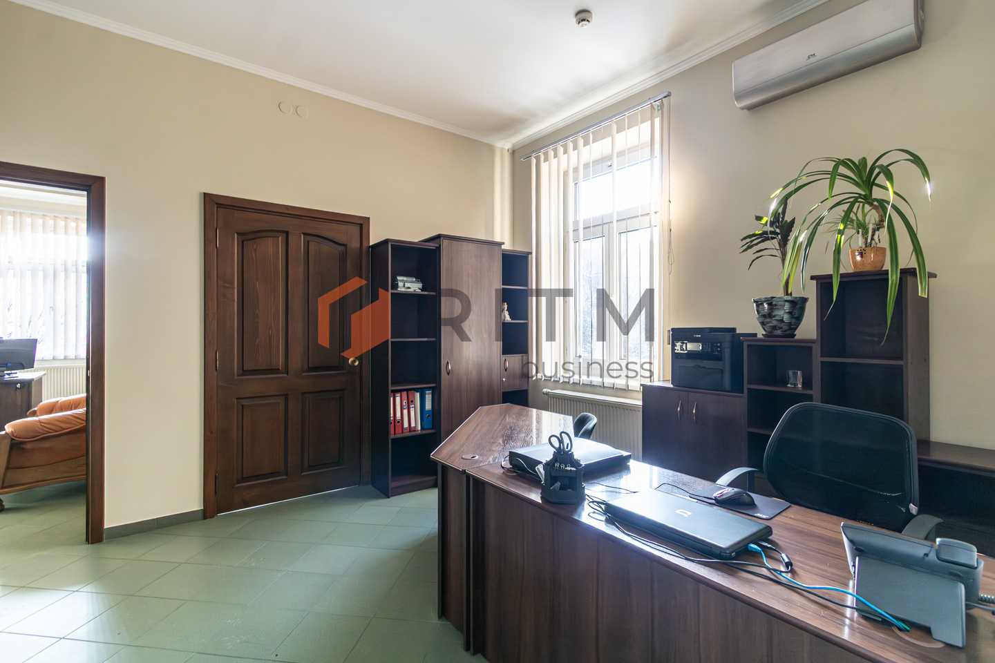 Офіс-фортеця в центрі: 105 м², меблі, техніка та 15 годин повної автономності!