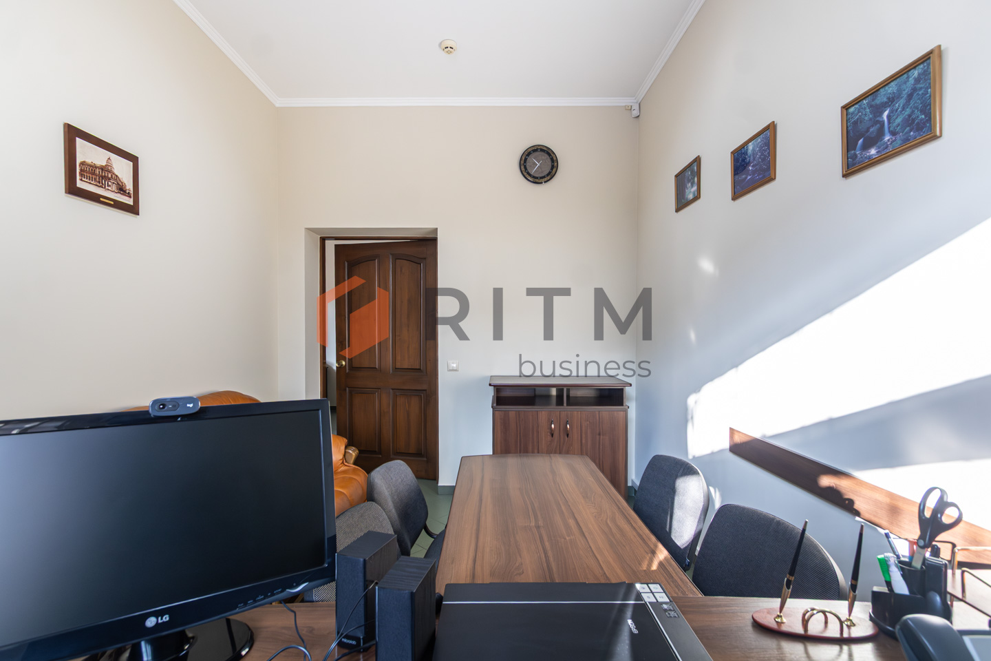 Офіс-фортеця в центрі: 105 м², меблі, техніка та 15 годин повної автономності!