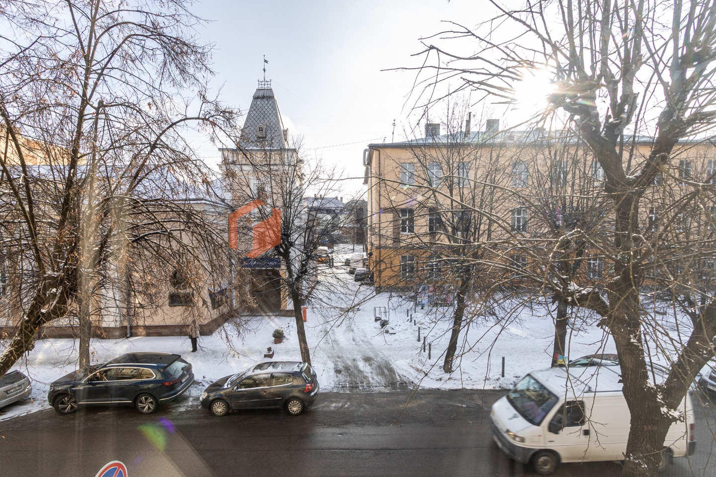 Офіс-фортеця в центрі: 105 м², меблі, техніка та 15 годин повної автономності!