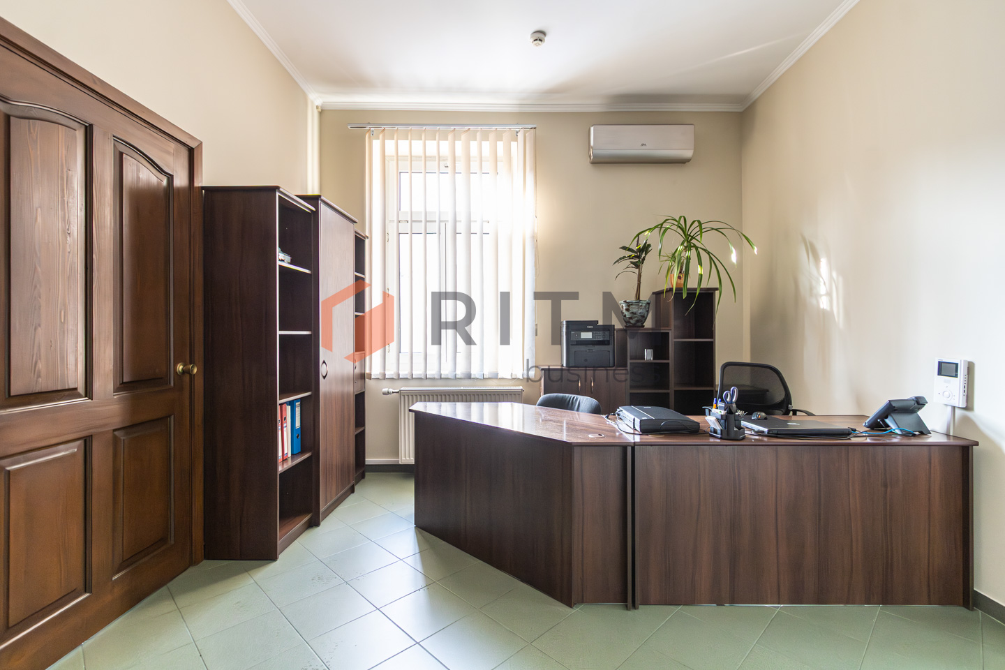 Офіс-фортеця в центрі: 105 м², меблі, техніка та 15 годин повної автономності!