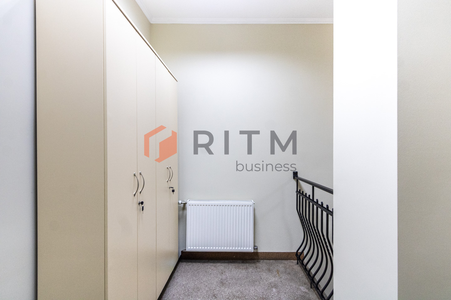 Офіс-фортеця в центрі: 105 м², меблі, техніка та 15 годин повної автономності!