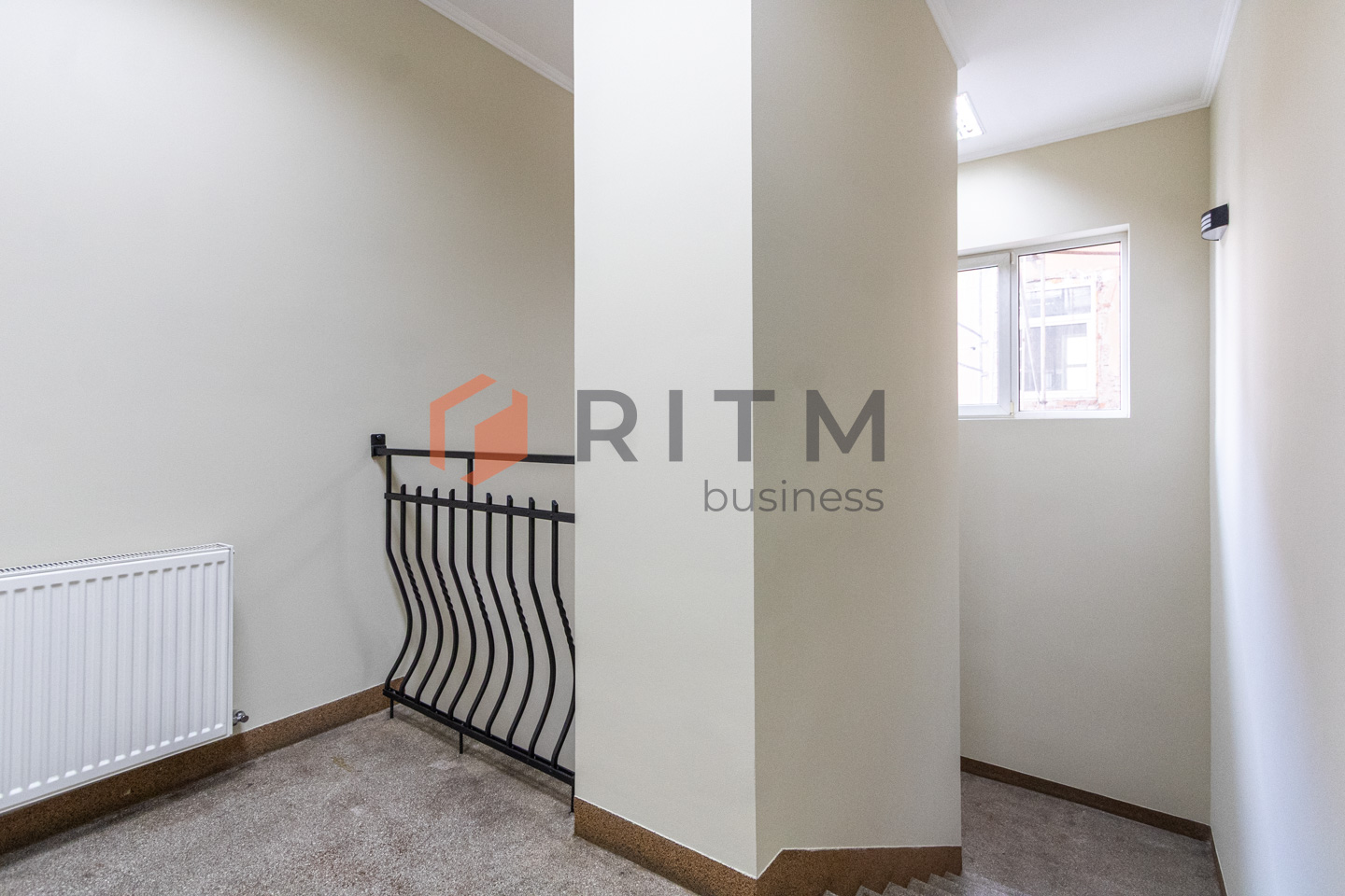 Офіс-фортеця в центрі: 105 м², меблі, техніка та 15 годин повної автономності!