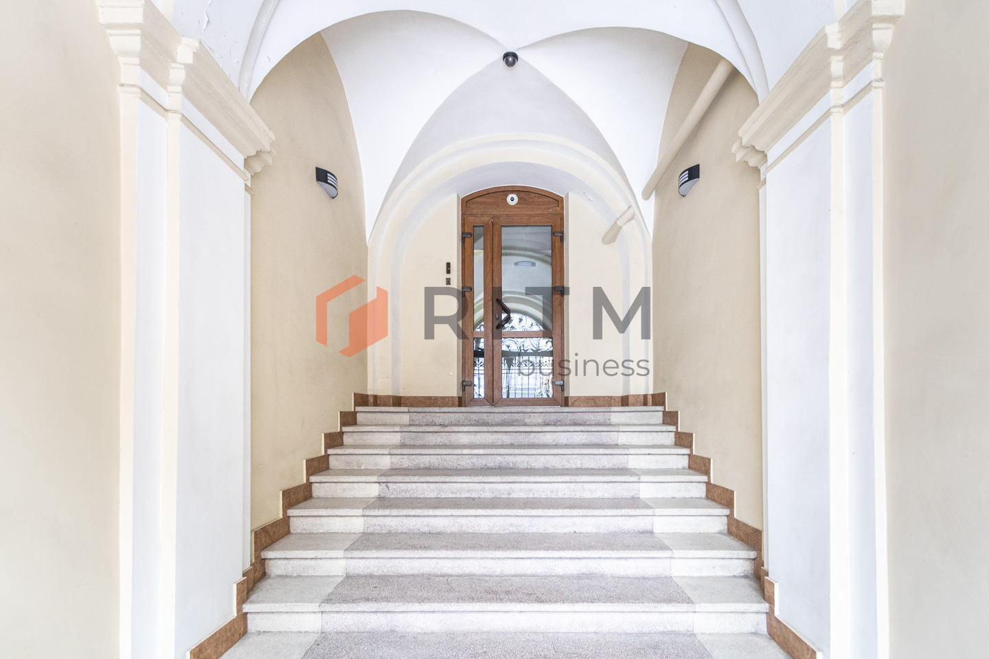 Офіс-фортеця в центрі: 105 м², меблі, техніка та 15 годин повної автономності!