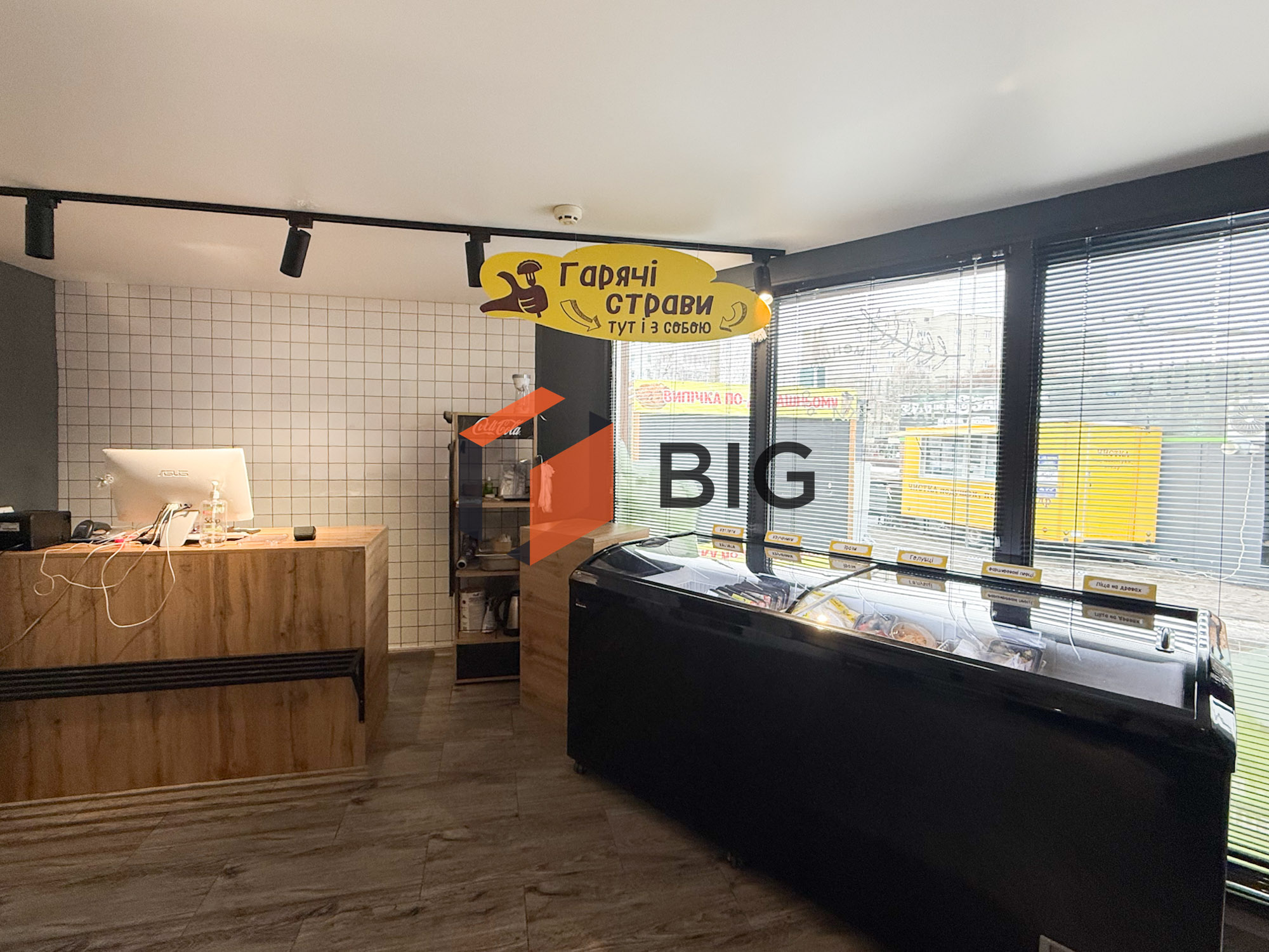 Продається комерційне приміщення  на Північному Ринку. площею 25 кв.м — чудовий варіант під магазин, кав’ярню або студію.