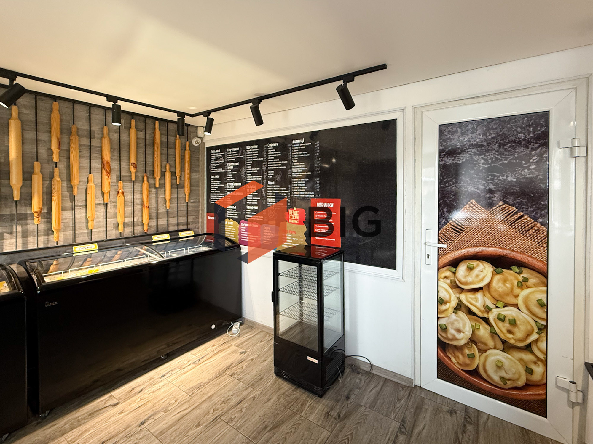 Продається комерційне приміщення  на Північному Ринку. площею 25 кв.м — чудовий варіант під магазин, кав’ярню або студію.